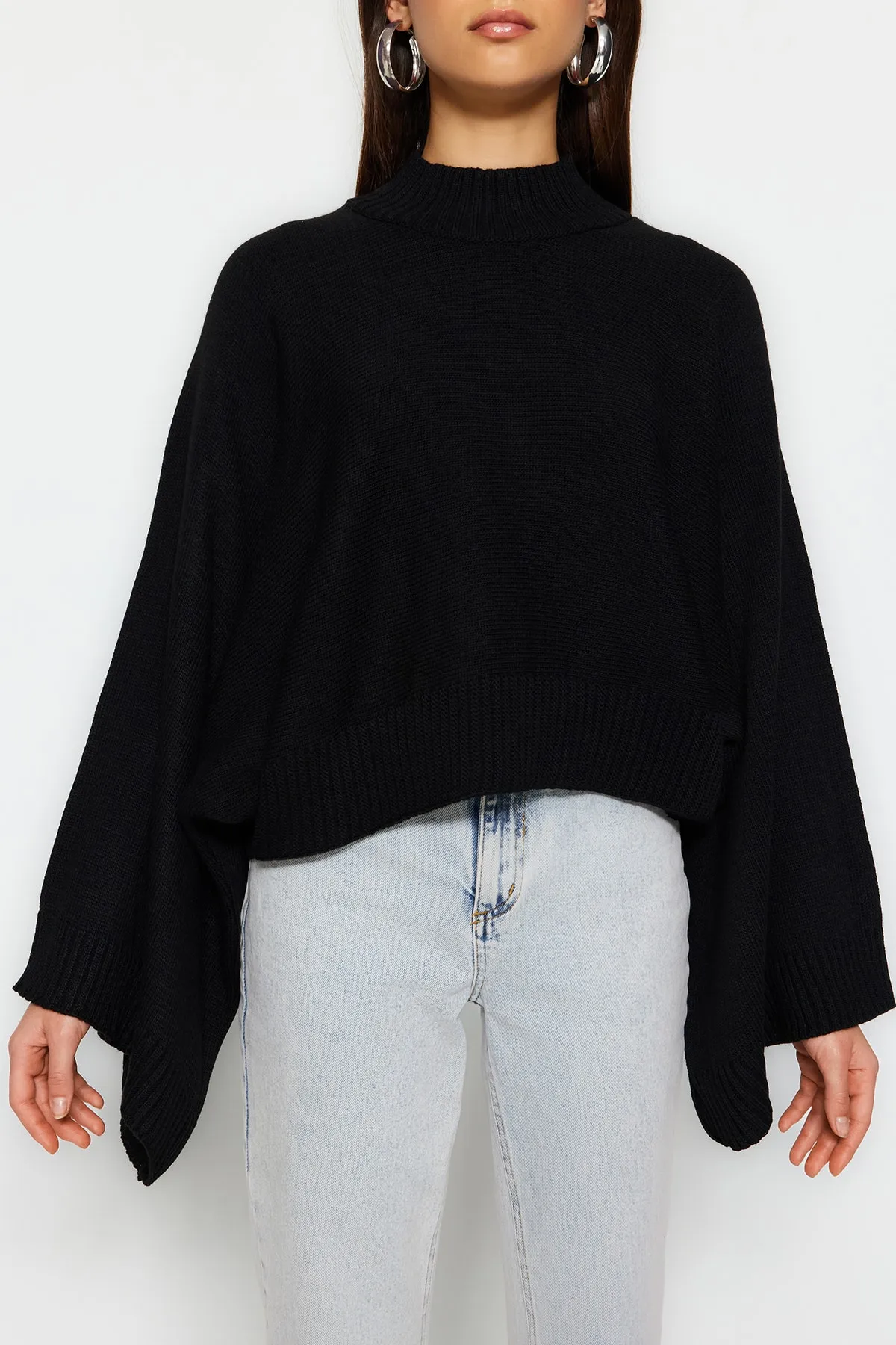 Trendyol Collection  Schwarzer Strickpullover mit Fledermausärmeln TWOAW23KZ01838
