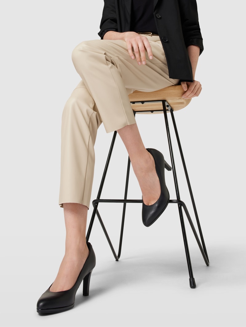 Pumps mit hohem Absatz in schwarz