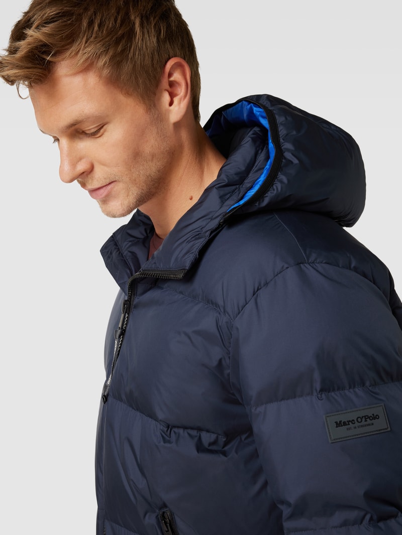 Daunenjacke in Stepp-Optik mit Label-Detail in marineblau