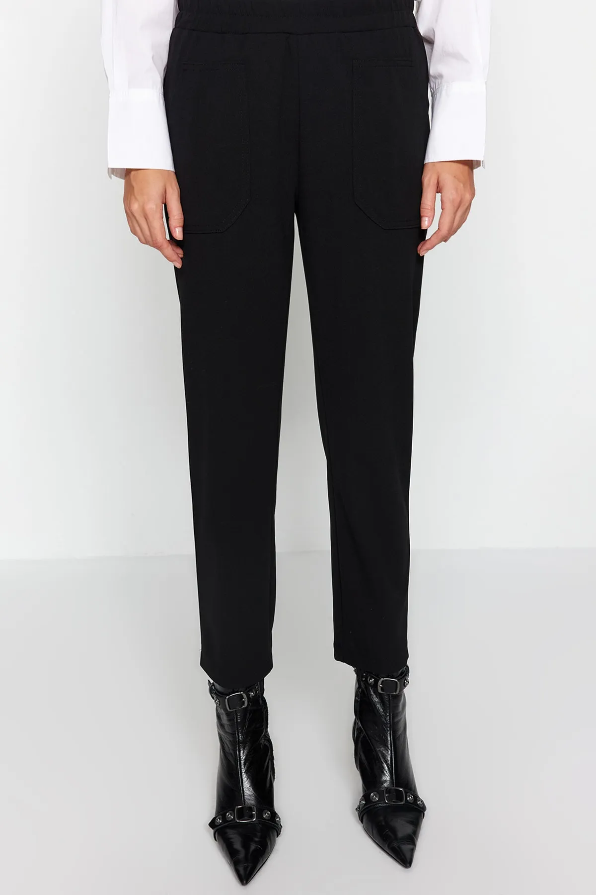 Trendyol Modest  Schwarzes Set aus Weste und Hose aus Scuba-Crêpe mit Taschendetails TCTAW24US00075