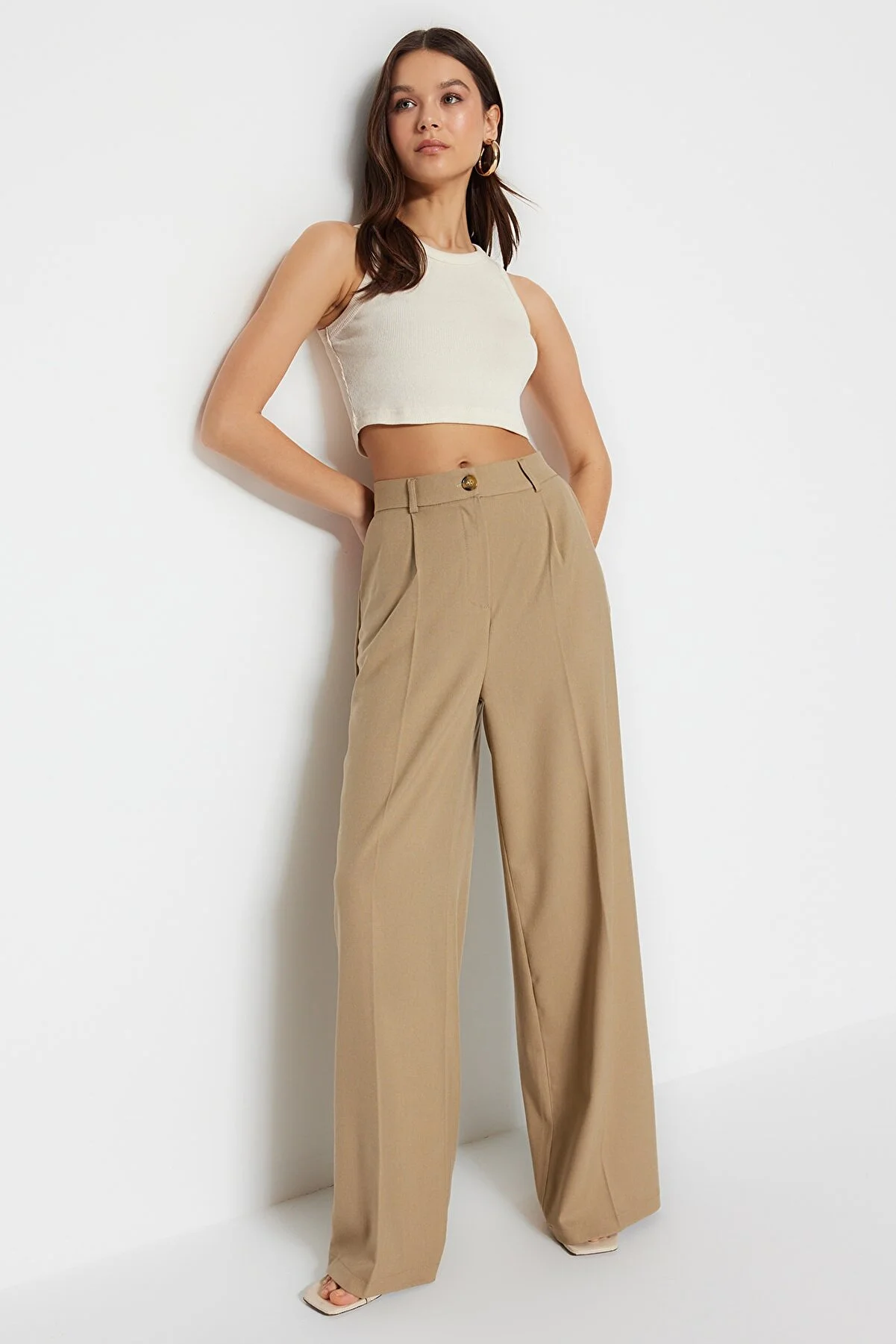 Trendyol Collection  Khakifarbene Hose mit weitem Bein zum Aufbügeln, TWOSS23PL00326