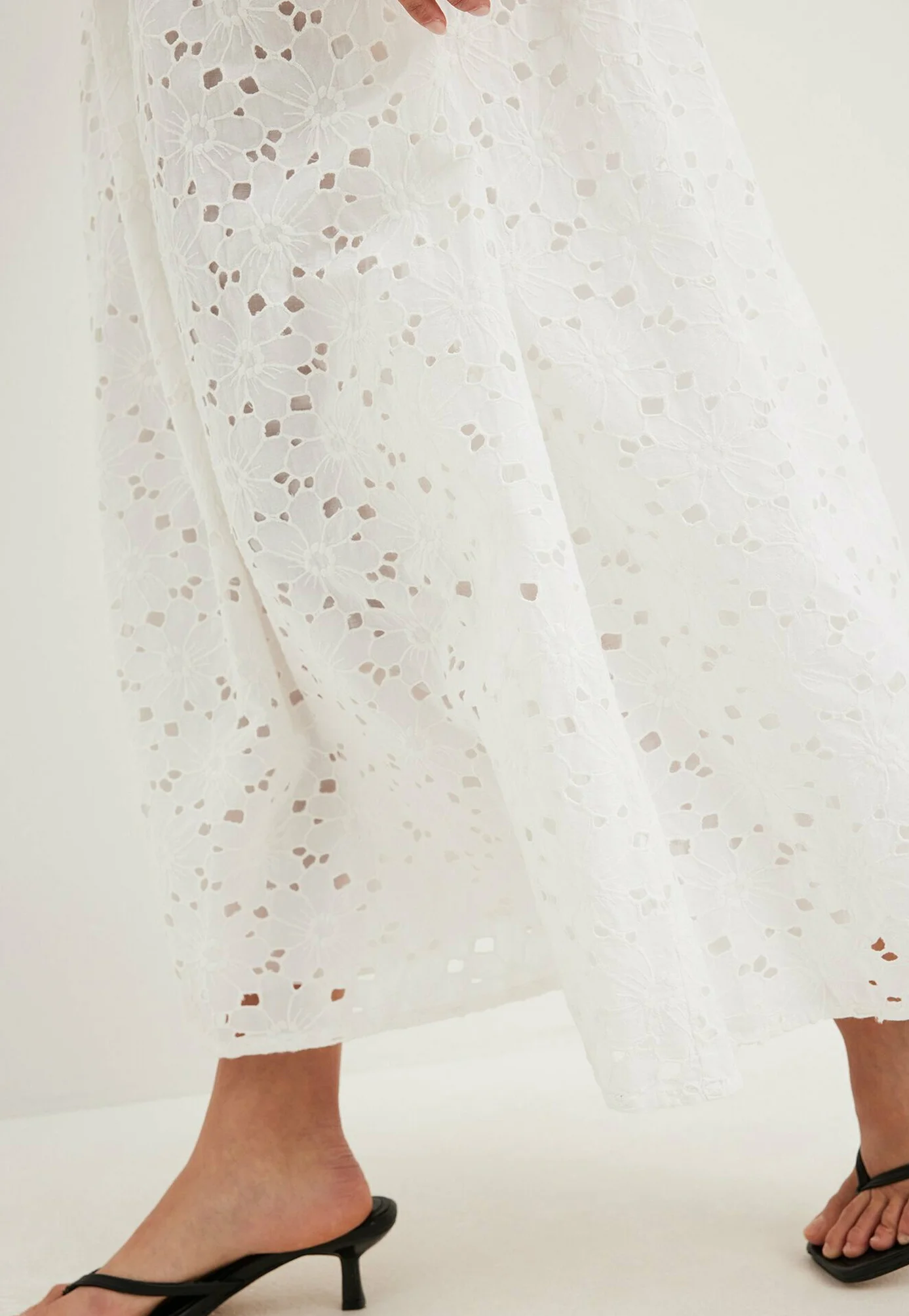 NA-KD AUS BRODERIE ANGLAISE - Falda larga
