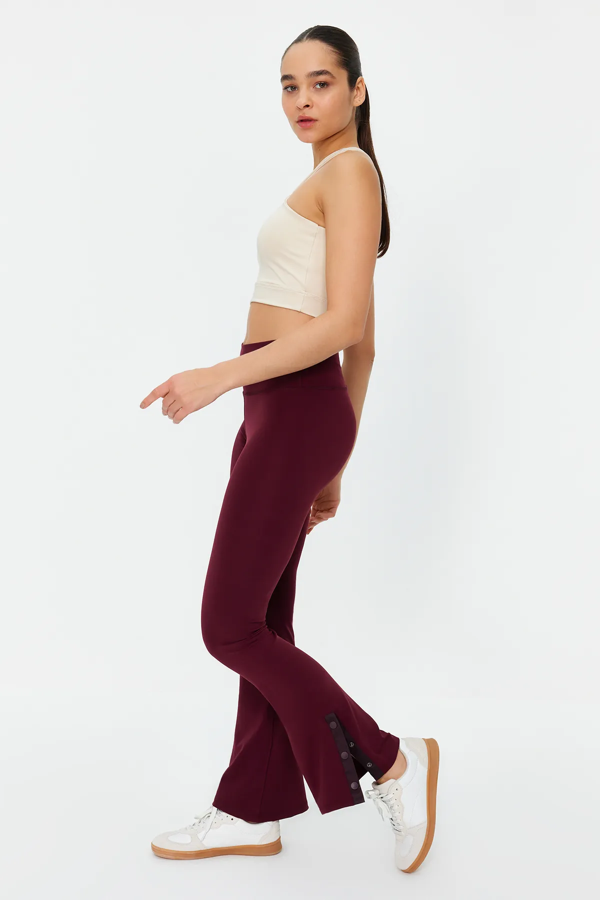 Trendyol Collection  Dark Cherry Recovery Leg Stud Detaillierte spanische Bein-Yoga-Strick-Sportleggings THMAW24TY00015
