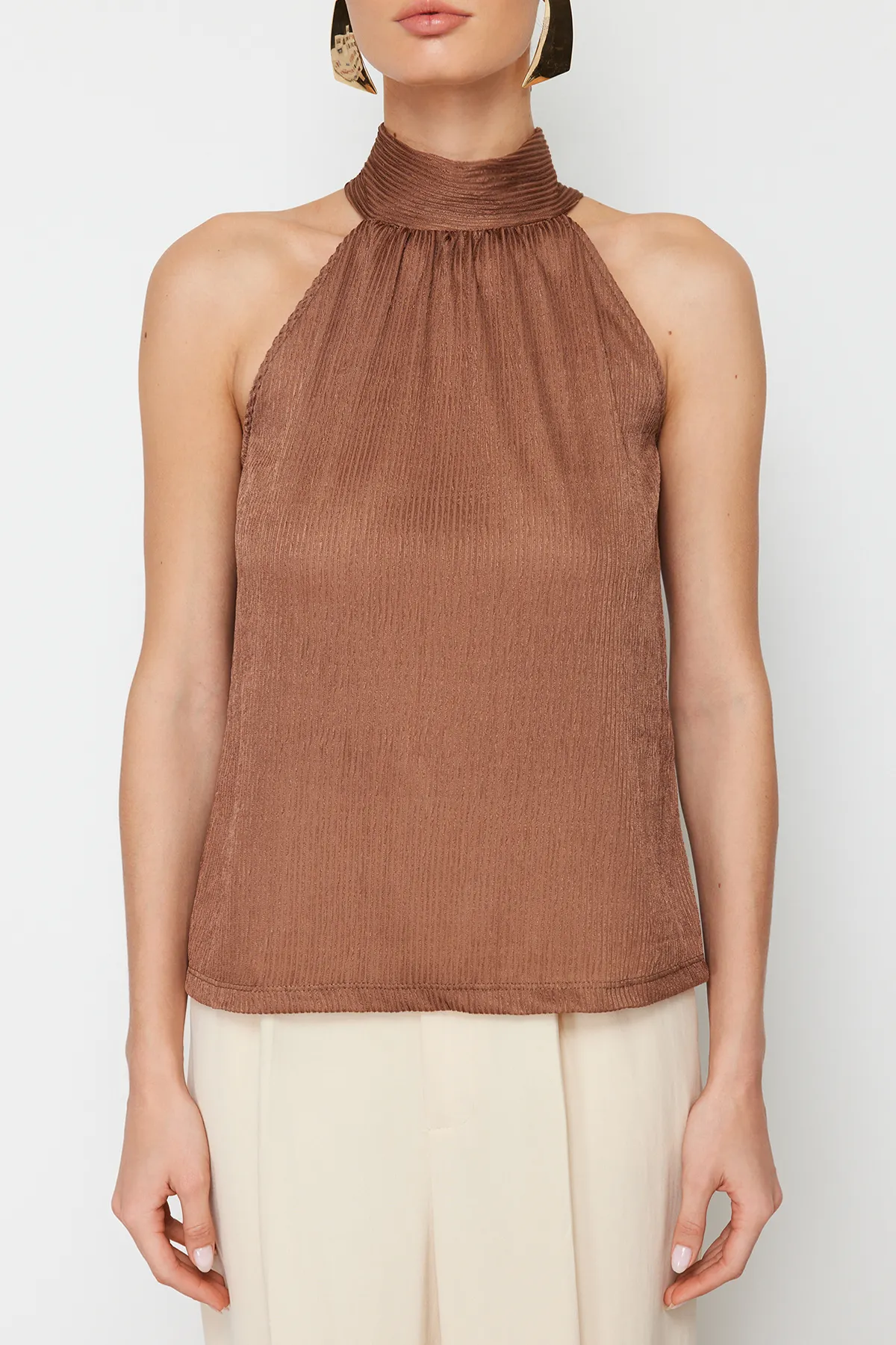 Trendyol Collection  Braune, hochgeschlossene, plissierte Strickbluse mit normaler Passform TWOSS23BZ00952