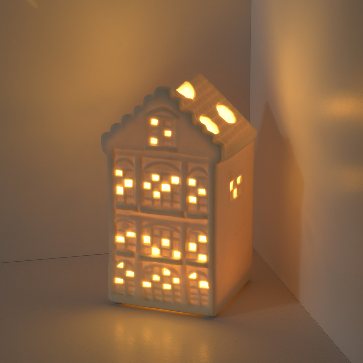 LED-Deko-Haus aus Porzellan weiss