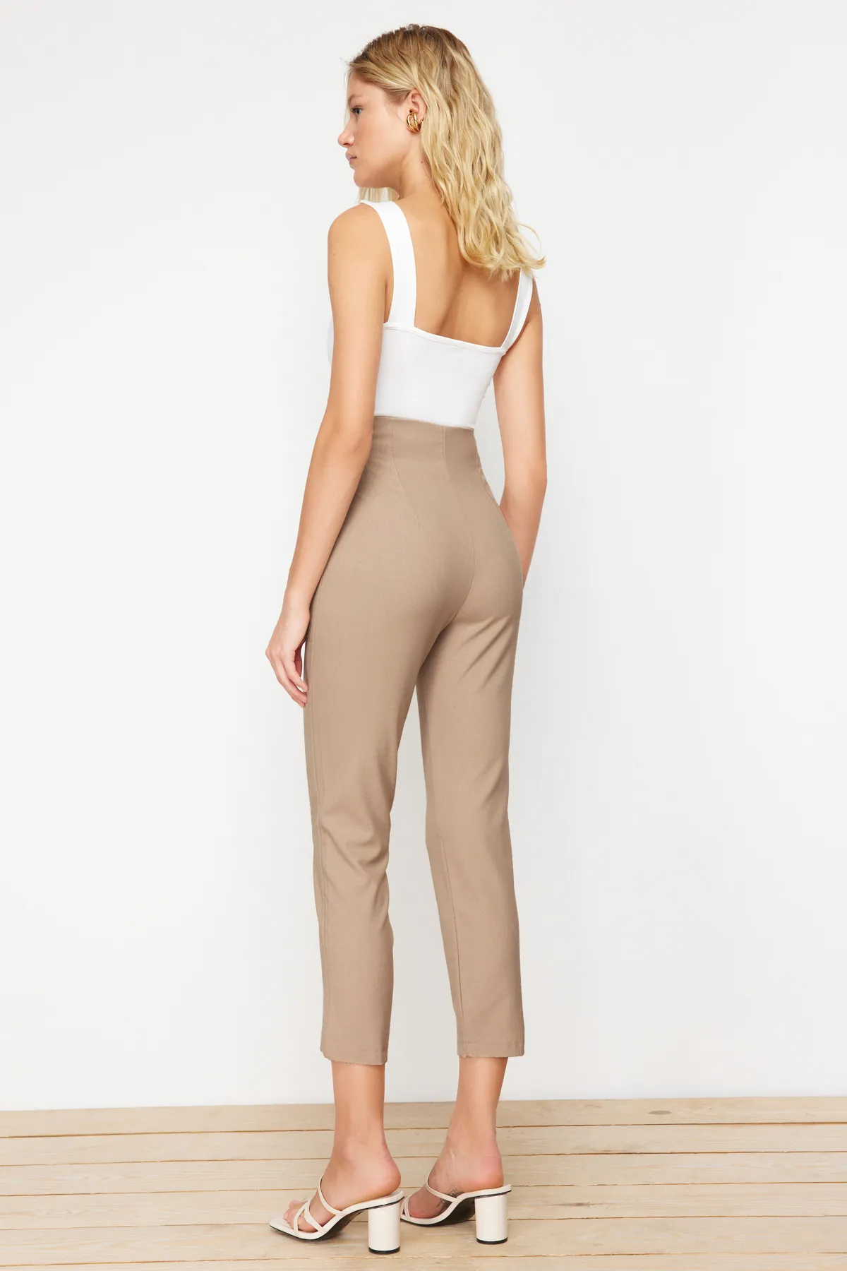 Trendyol Collection  Beige Zigaretten-Dichtmasse - Polyviscon-Gewebte Hose TWOSS24PL00029