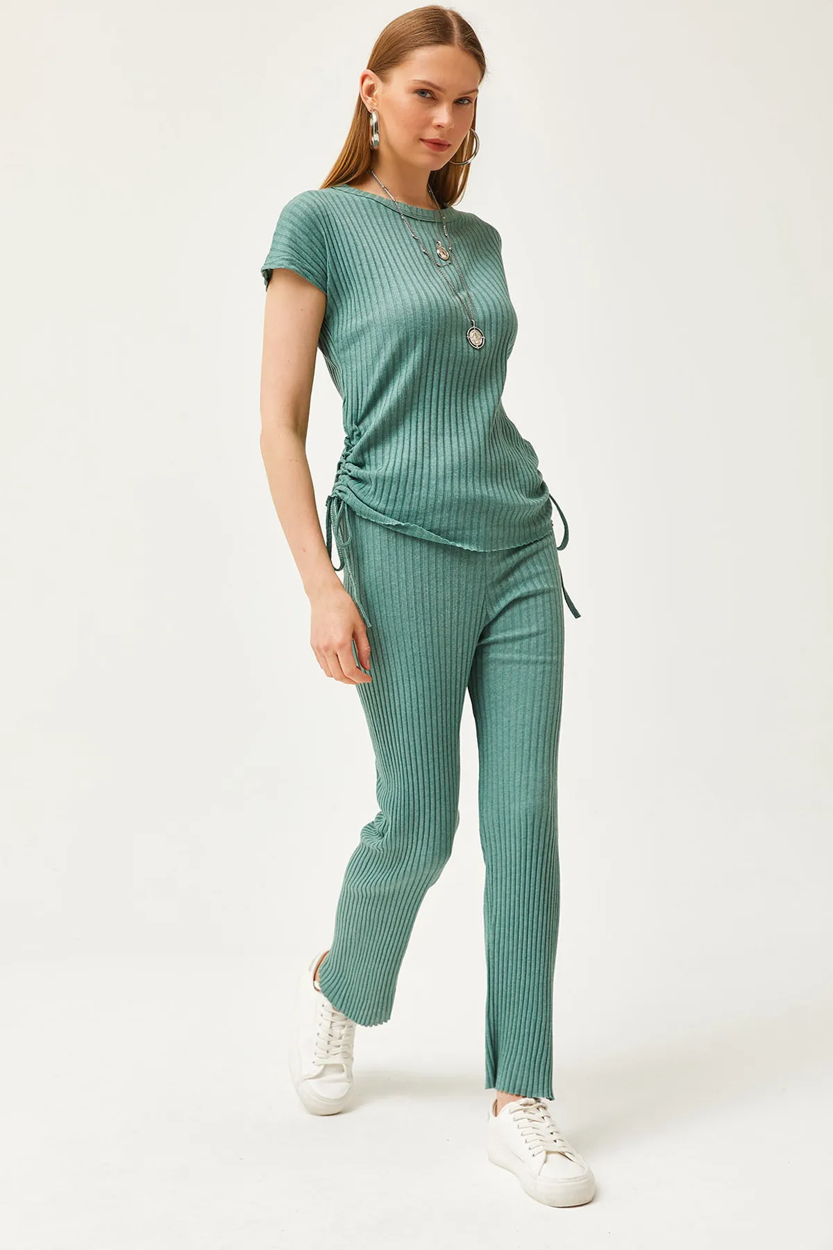 Olalook  Grünes Damen-Set mit geraffter Seite, Bluse und Palazzo-Hose, TKM-19000196
