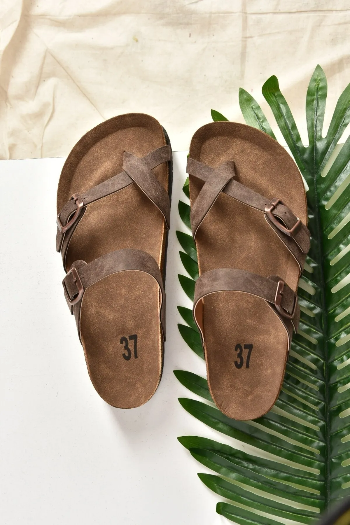 Fox Shoes  Braune Wildleder-Flip-Flops für Damen K777613402