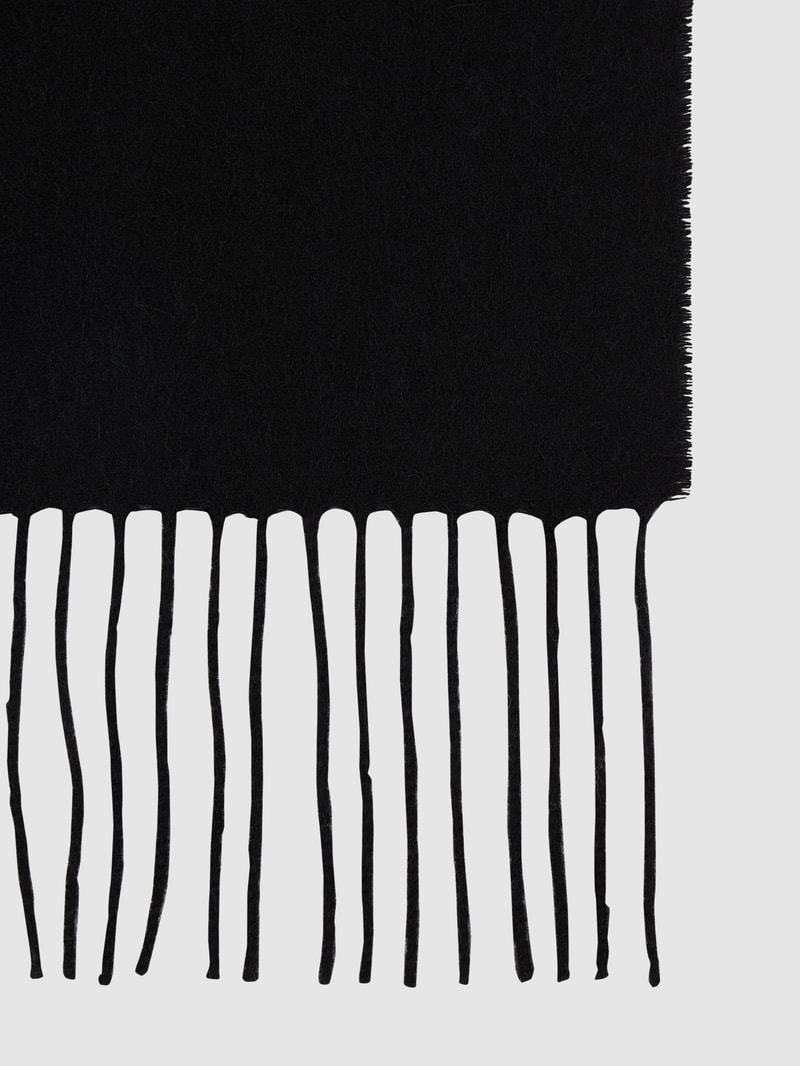 Schal mit Fransen Modell 'Solid' in schwarz