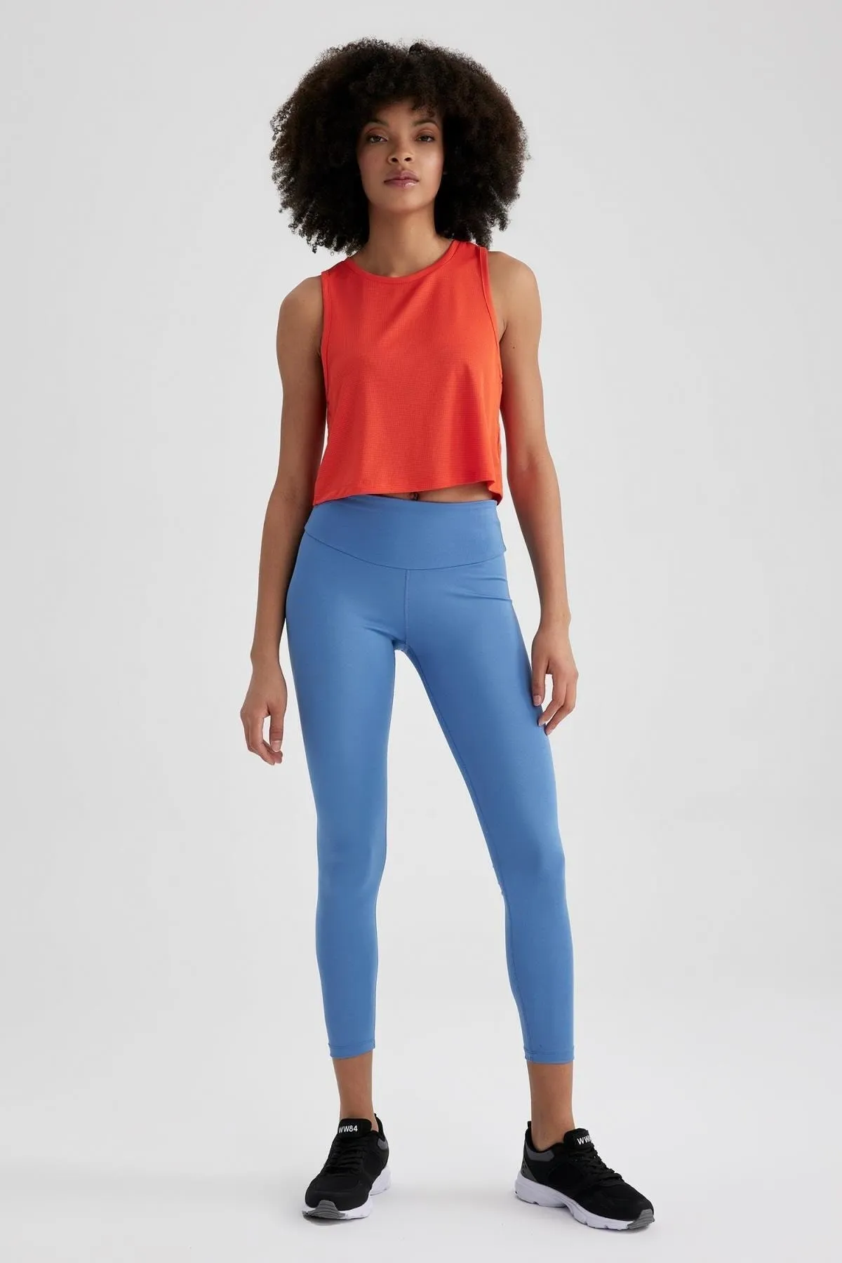 DeFacto  Sportliches Crop Top mit Rundhalsausschnitt - A2518ax23sm