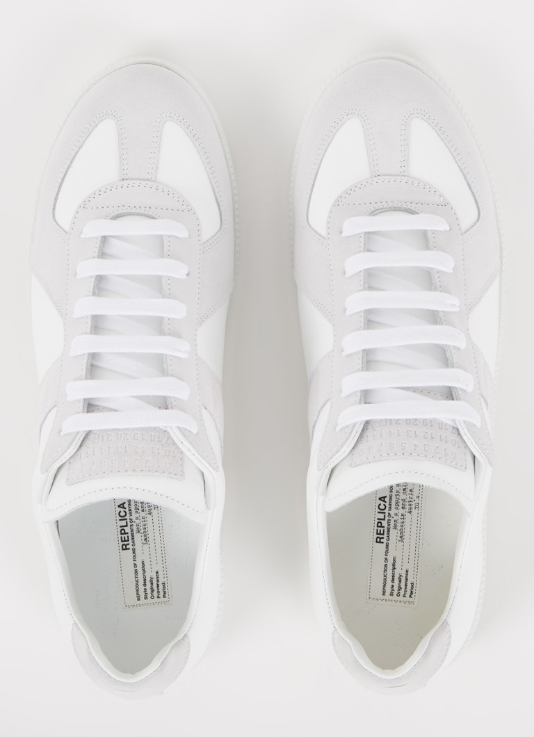 Replica delle sneakers Maison Margiela in pelle di agnello con dettagli in camoscio.