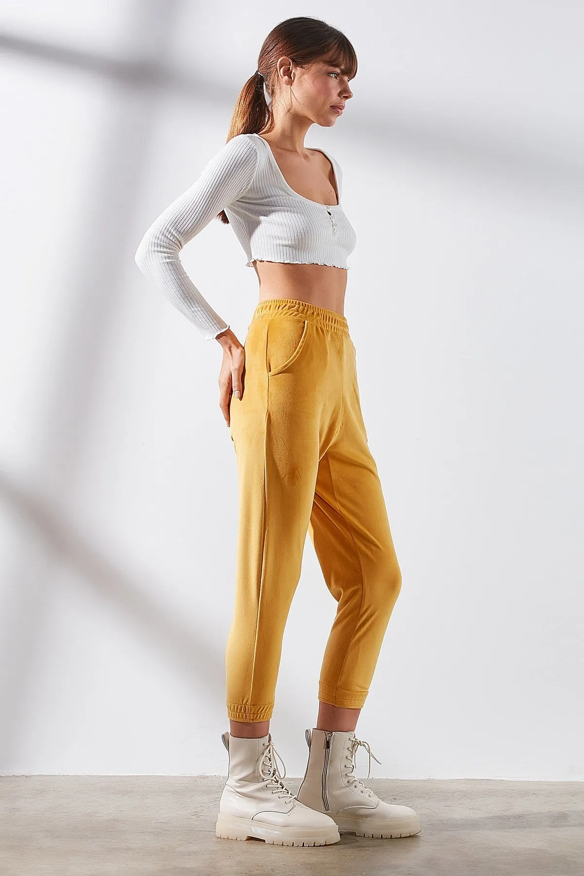 C&City  Damen-Jogginghose aus Samt mit elastischem Bund 731 Senf