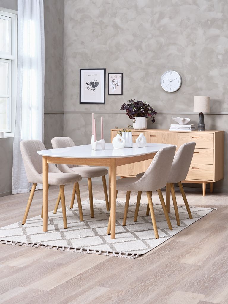 MARSTRAND ADSLEV MARSTRAND Ø110/200 bord hvit 4 ADSLEV stol med armlener beige