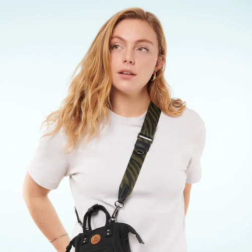 Apia black shoulder bag