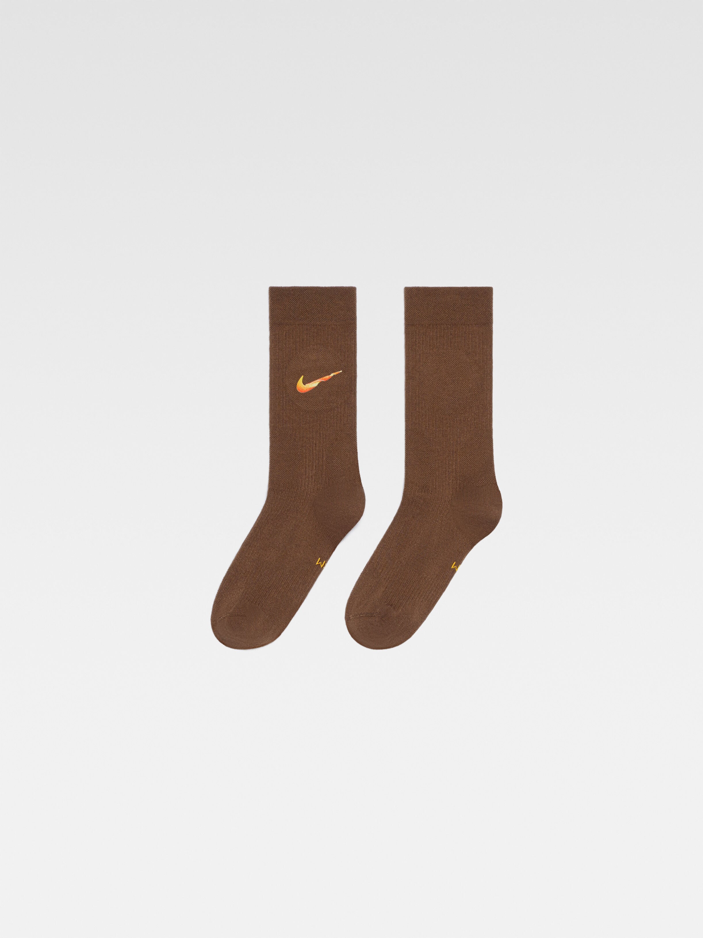 Les chaussettes JACQUEMUS + NIKE