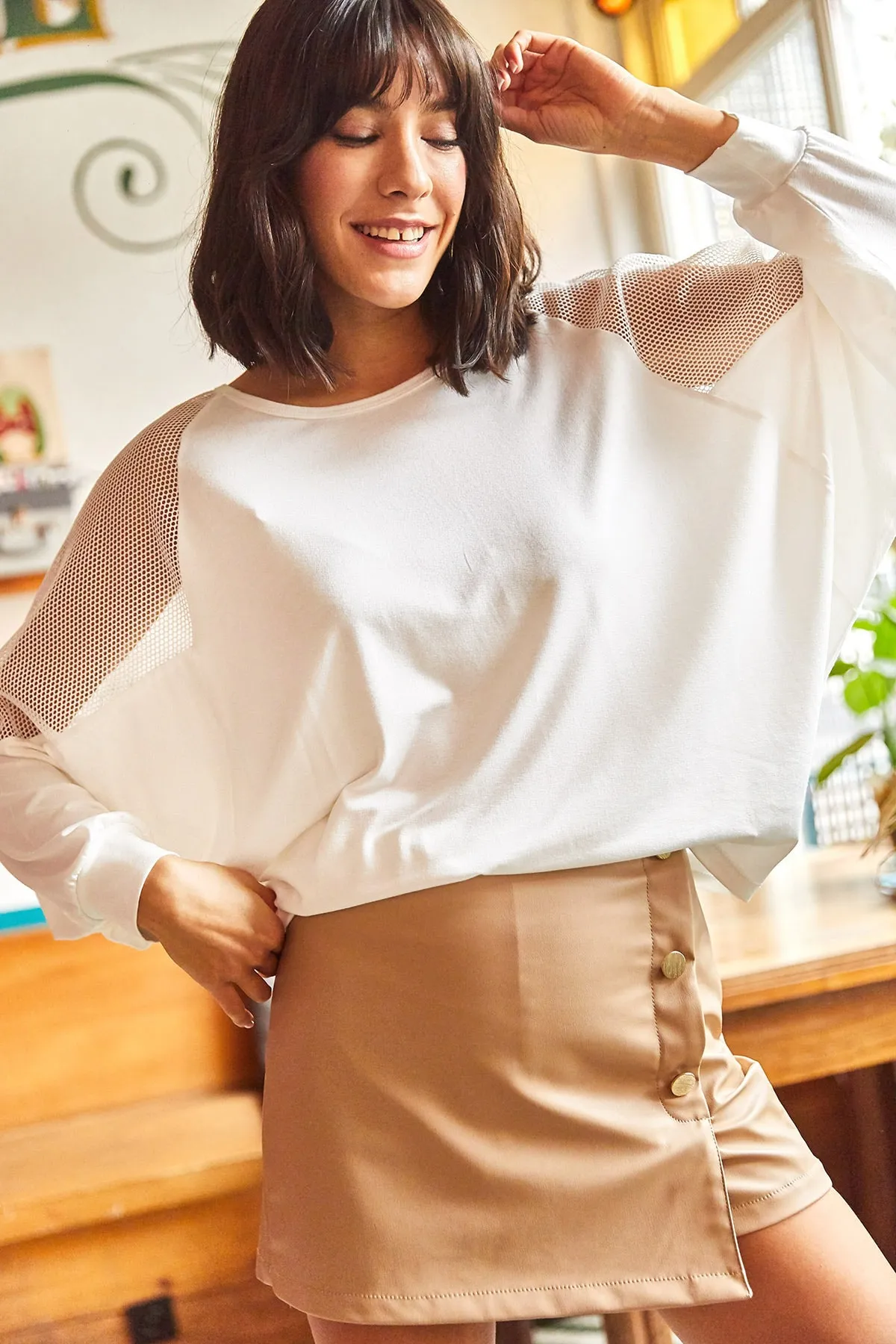 Olalook  Damen-Bluse aus ecrufarbenem Netzstoff mit lockeren Lycra-Ärmeln
