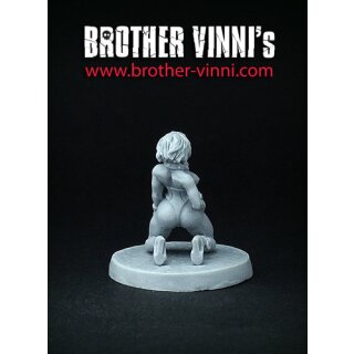 Girl in Chains (28 mm)