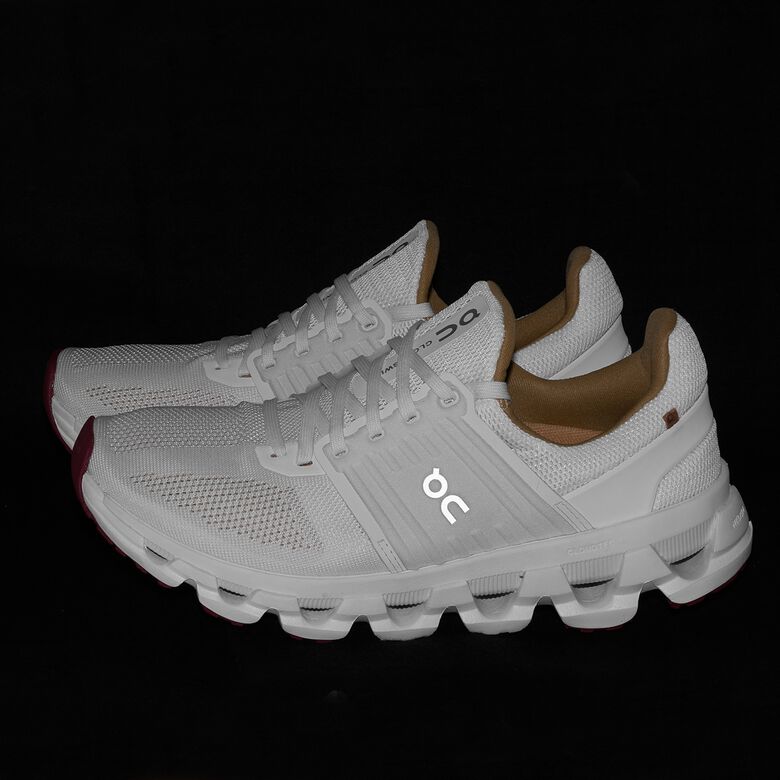 ON Wmns Cloudswift Suma undyed-white/ivory