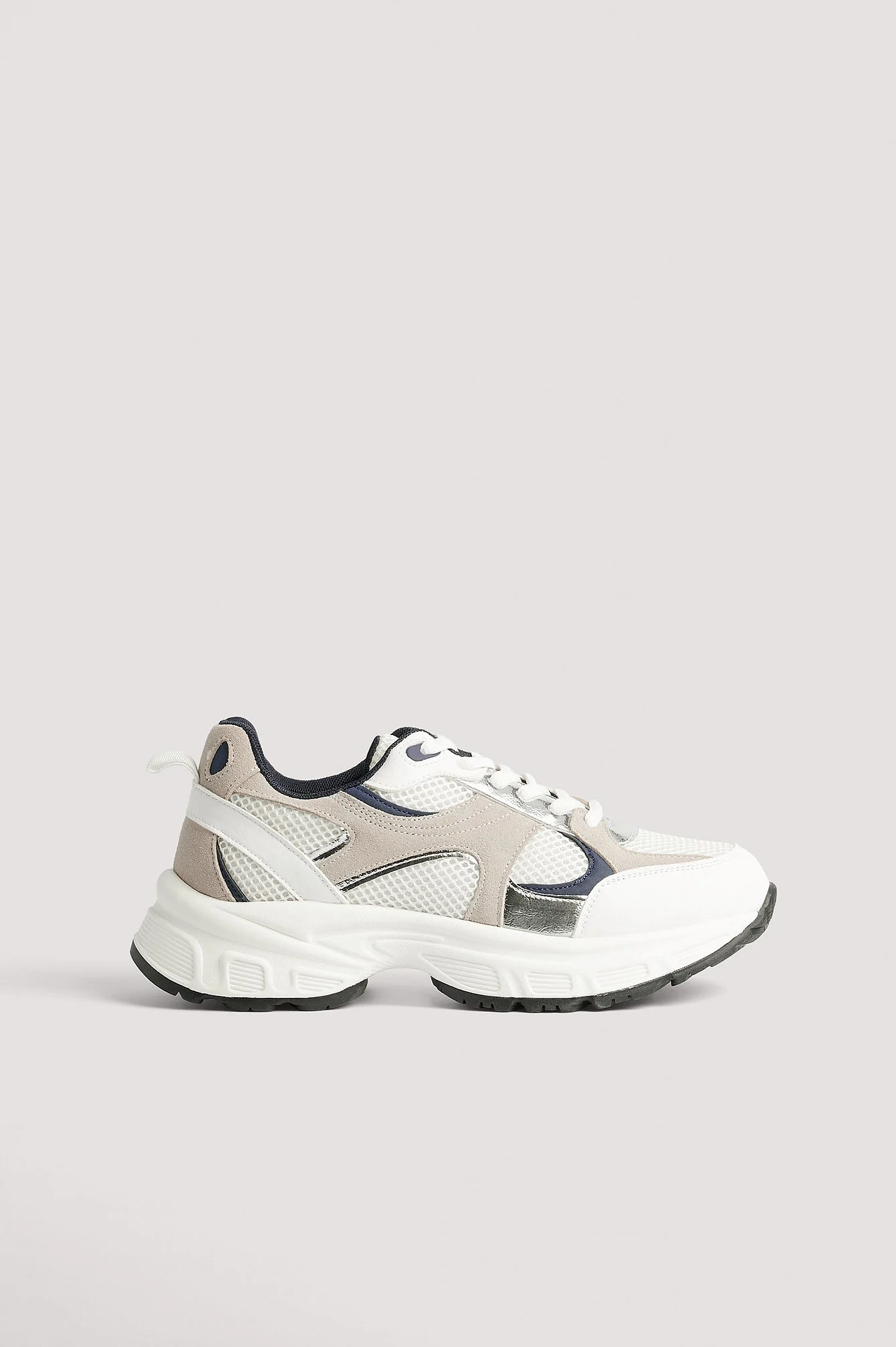 Mesh-Turnschuhe mit Wildlederdetails