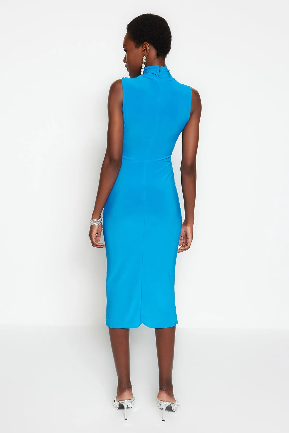 Trendyol Collection  Tailliertes, gestricktes, elegantes Abendkleid von Saks TPRSS23EL00267