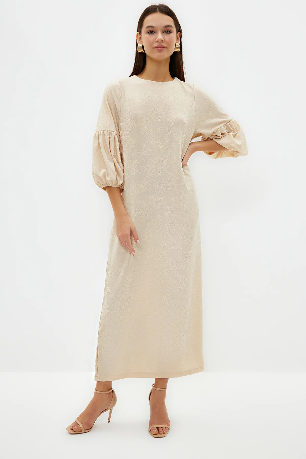 Trendyol Modest  Kleid mit Ballonärmeln und Blumenmuster in Steinprägung TCTSS24DB00012