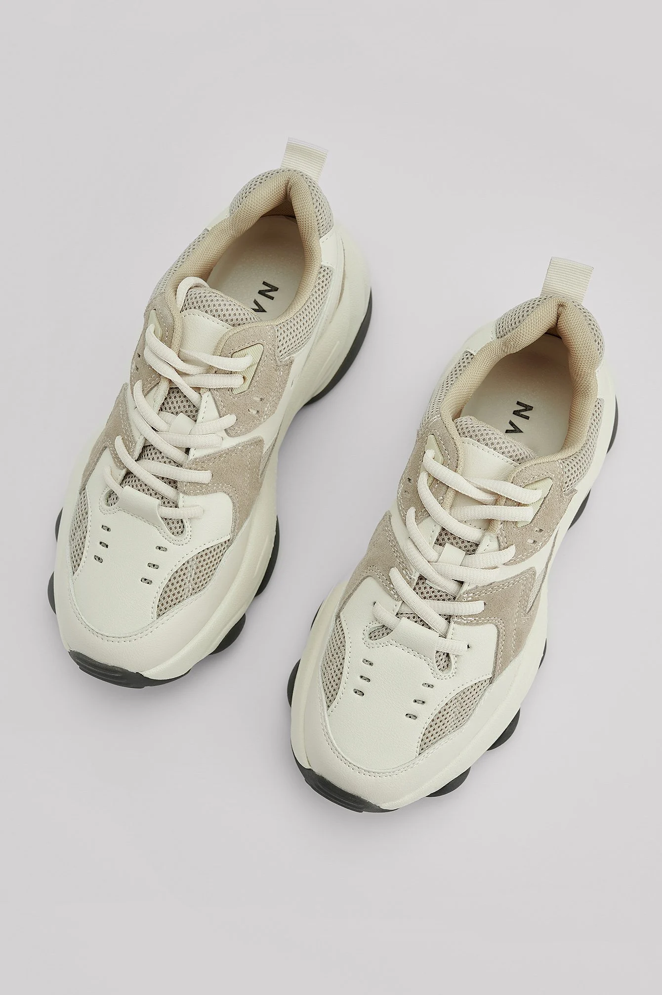 Sportschuhe mit Bubble-Sohle