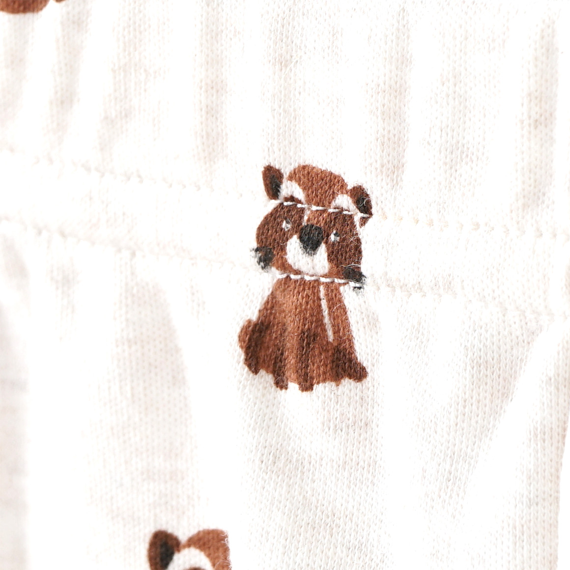 Baby Nicki-Schlafanzug mit Wäschbär-Motiven