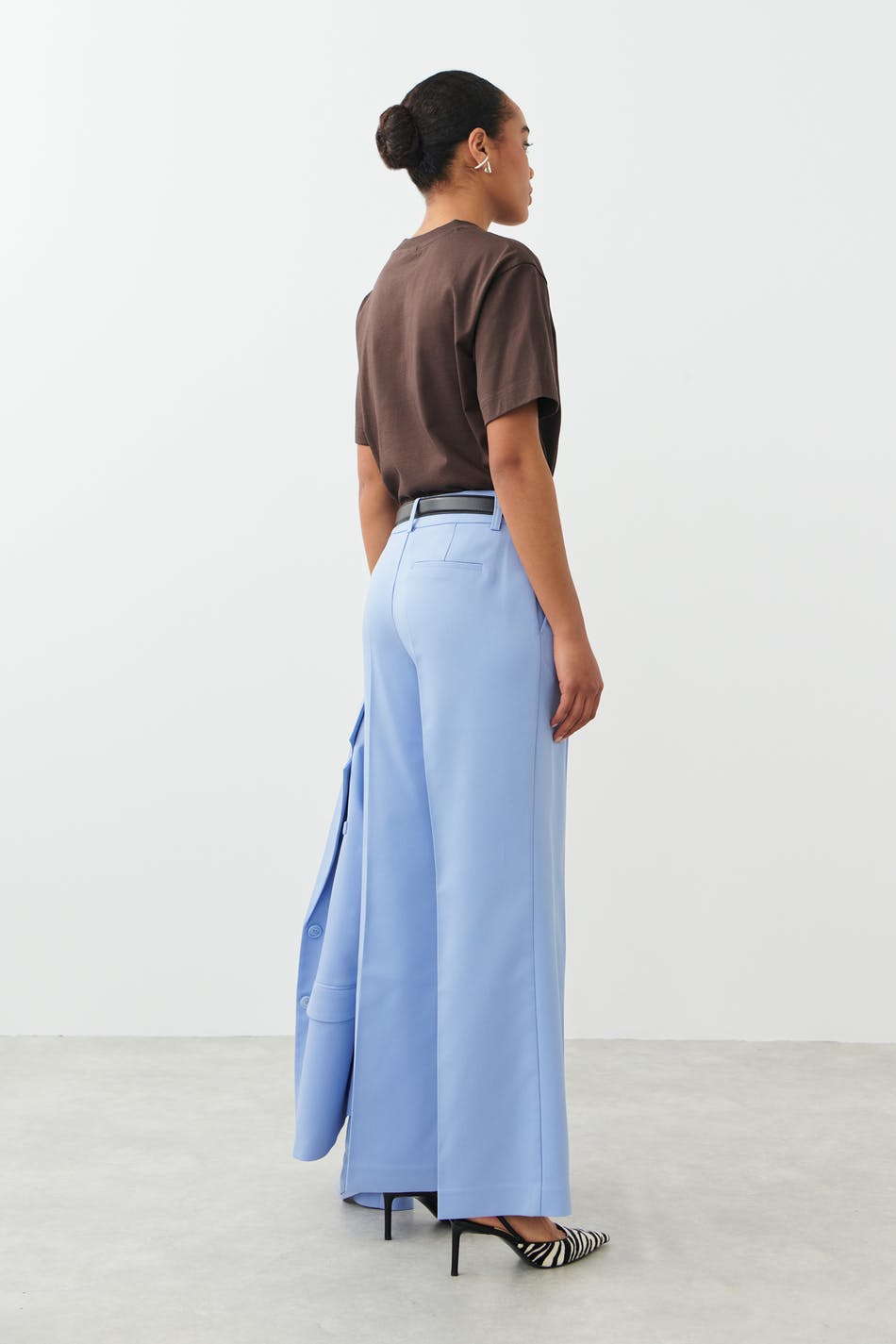 Low waist trousers