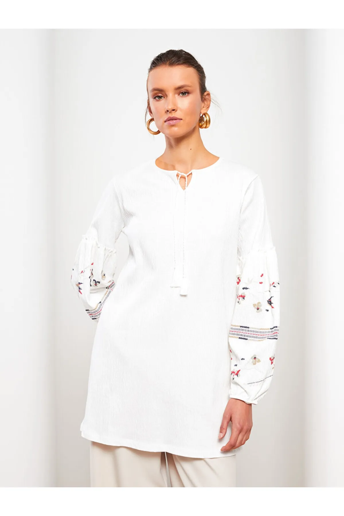 LC Waikiki  Langärmlige Tunika mit Bindekragen und Stickerei für Damen
