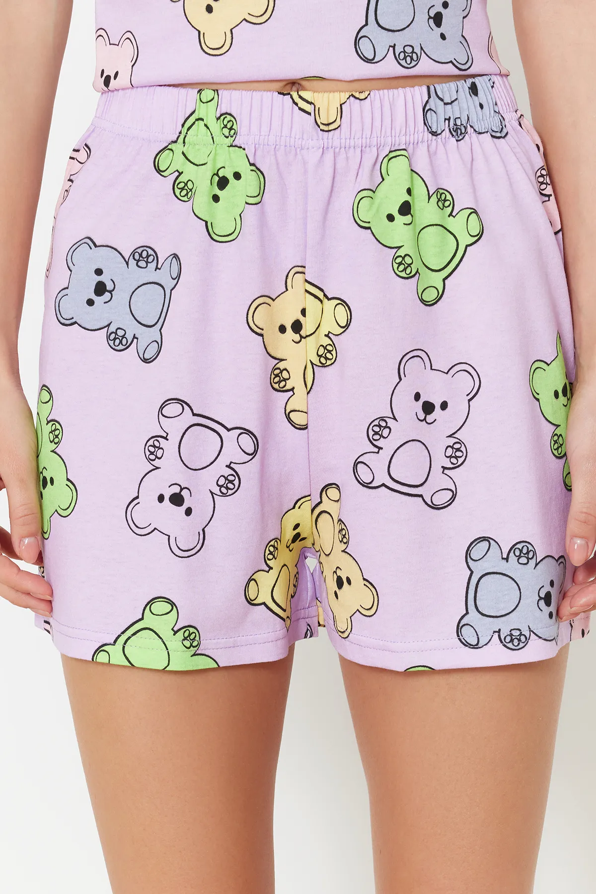 Trendyol Collection  Lilafarbenes, mehrfarbiges Strick-Pyjama-Set aus 100 % Baumwolle mit Teddybär-Muster THMSS24PT00072