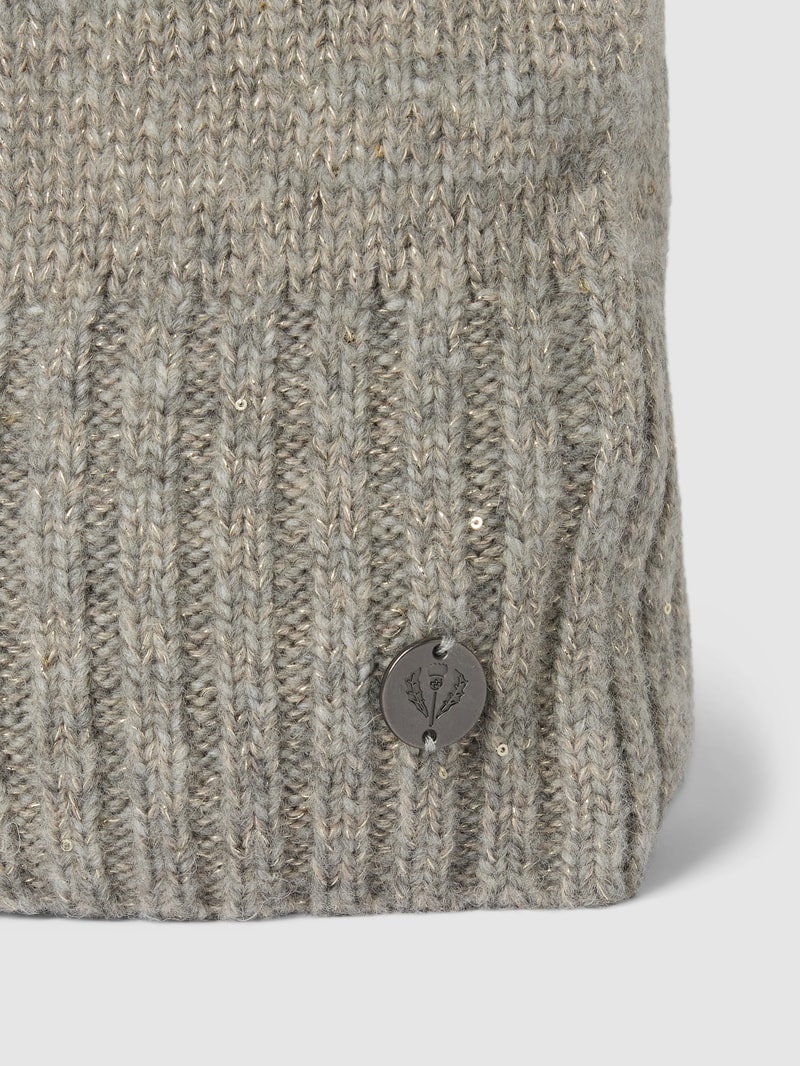 Beanie mit Label-Patch in mittelgrau