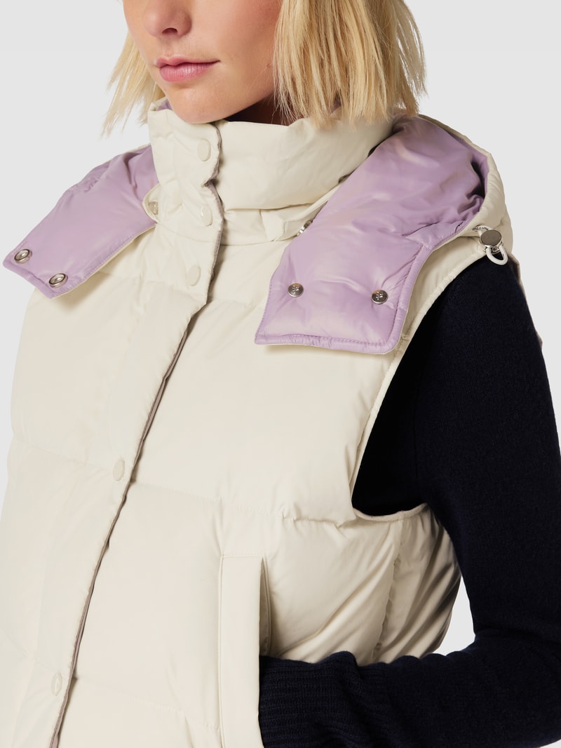 Daunenweste mit abnehmbarer Kapuze in offwhite