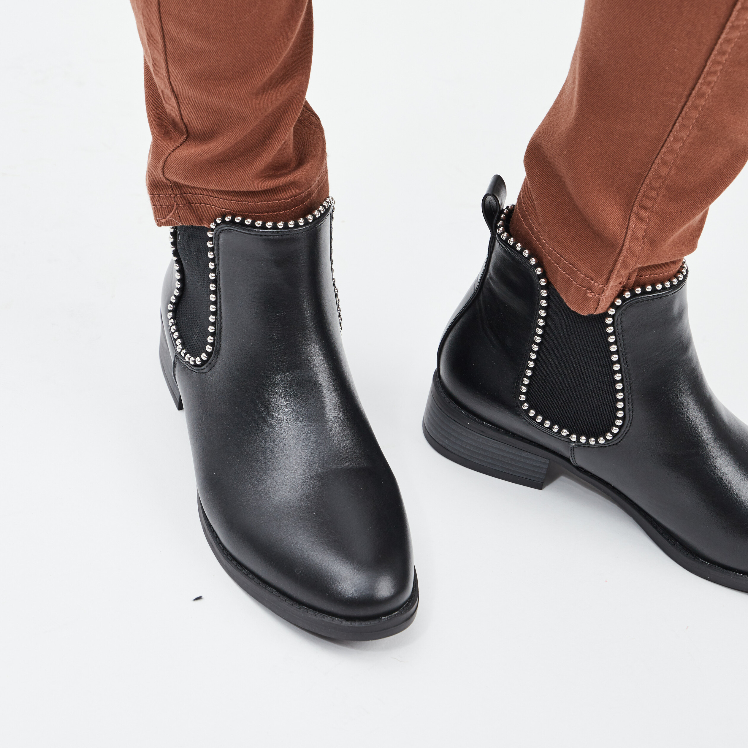 Bottines fourrées chelsea avec clous noir femme | La Halle