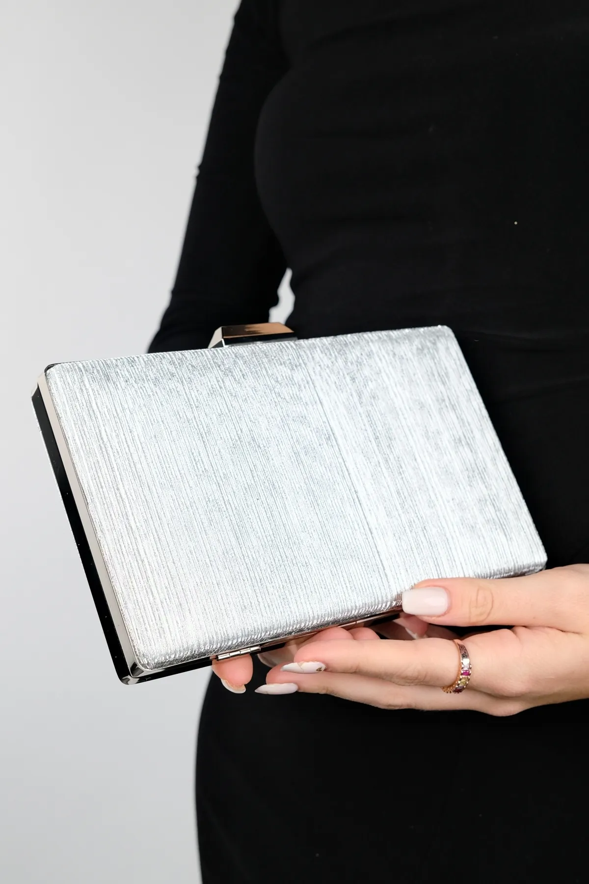 LuviShoes  YADAYA Silber gestreifte Abendtasche für Damen