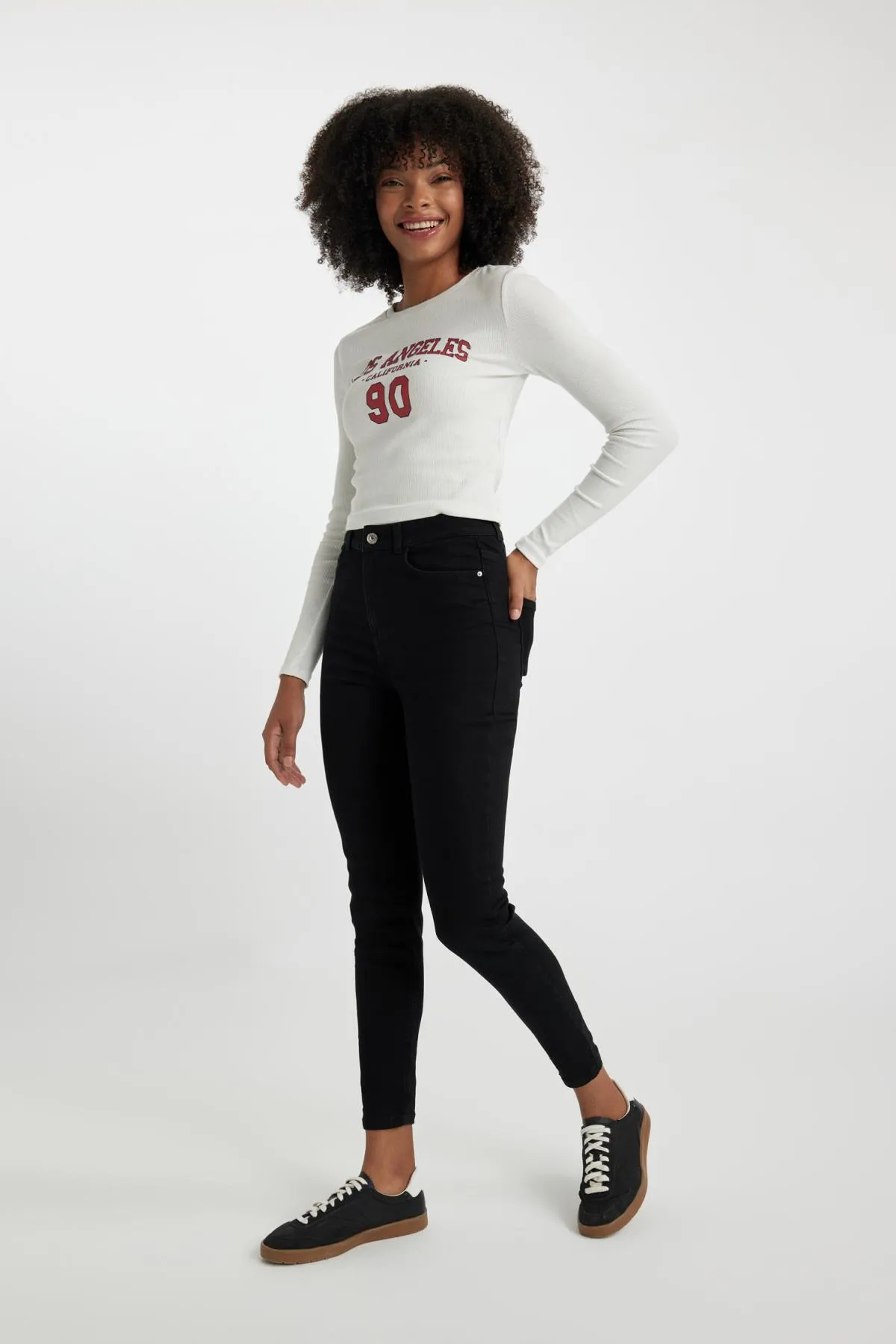 DeFacto  Rebeca Skinny Fit Jeanshose mit normaler Taille und schmalem Bein in Knöchellänge A6984ax23au