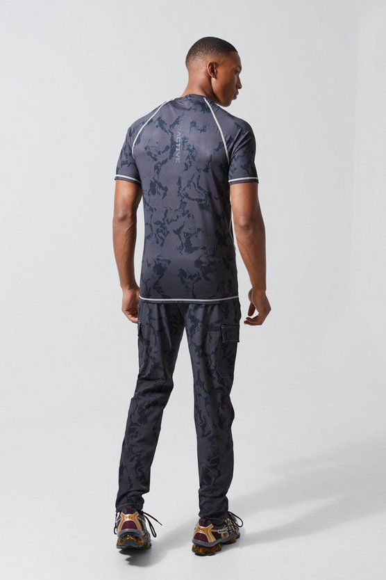 Mattes Muscle-Fit T-Shirt mit Acid-Waschung