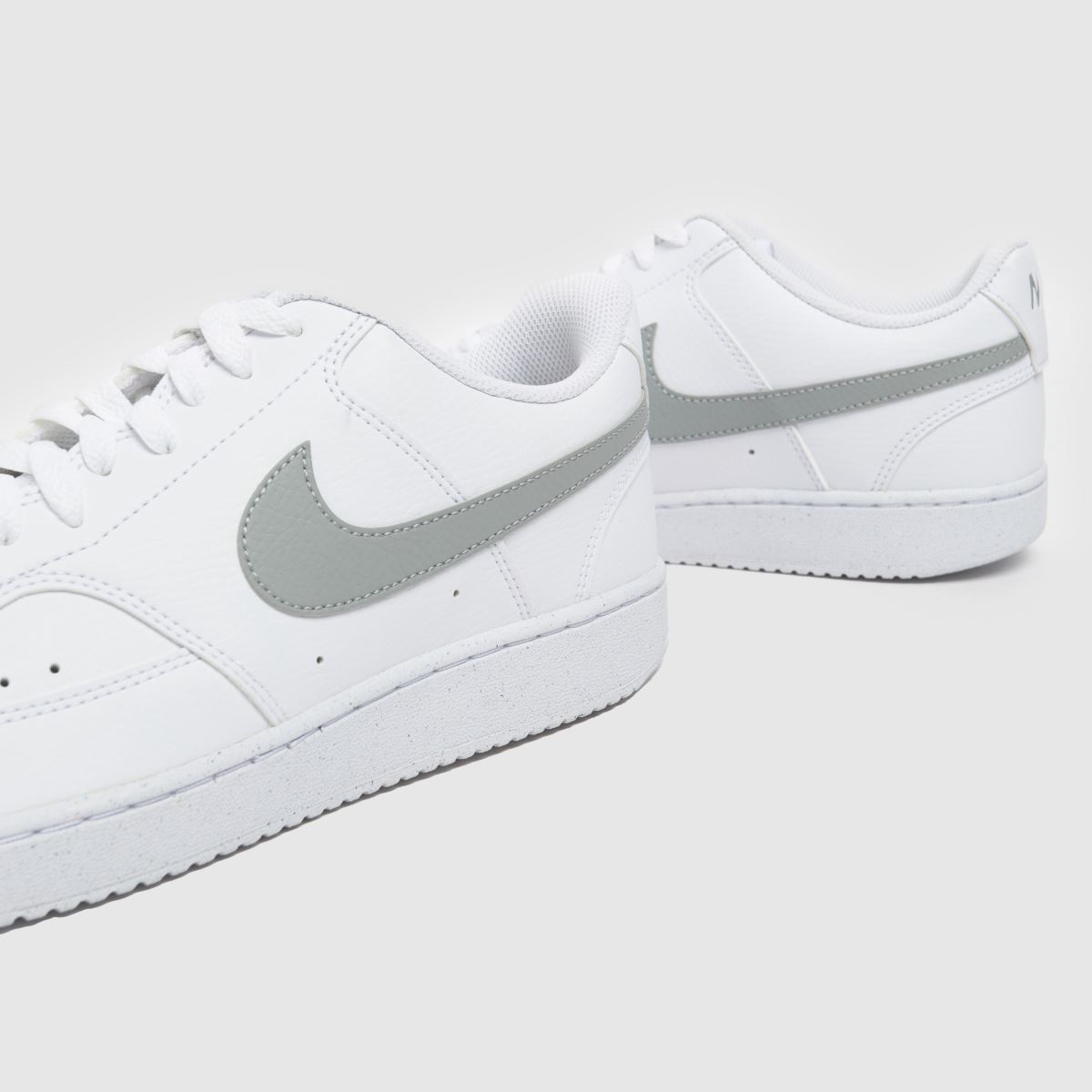Športni copati Nike Court Vision v beli in sivi barvi