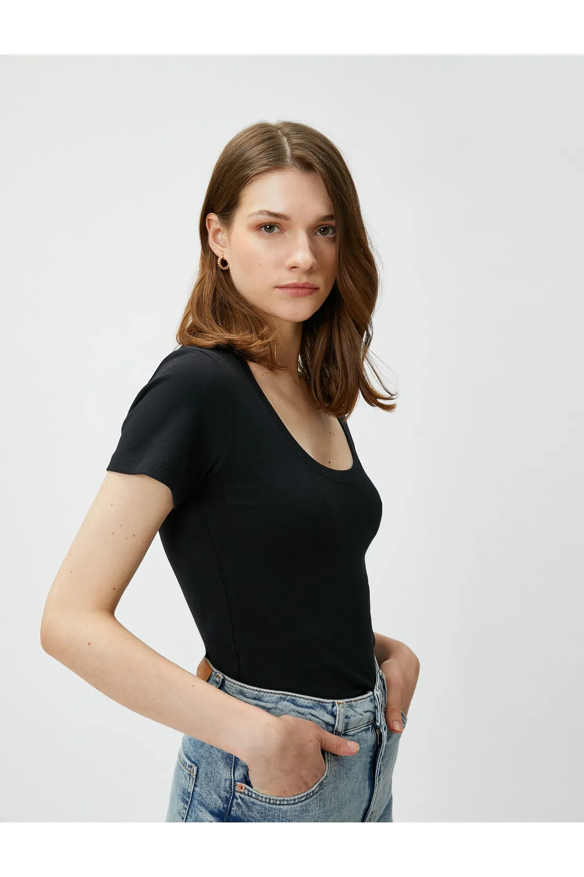 Koton  Basic-T-Shirt aus Baumwolle mit U-Ausschnitt