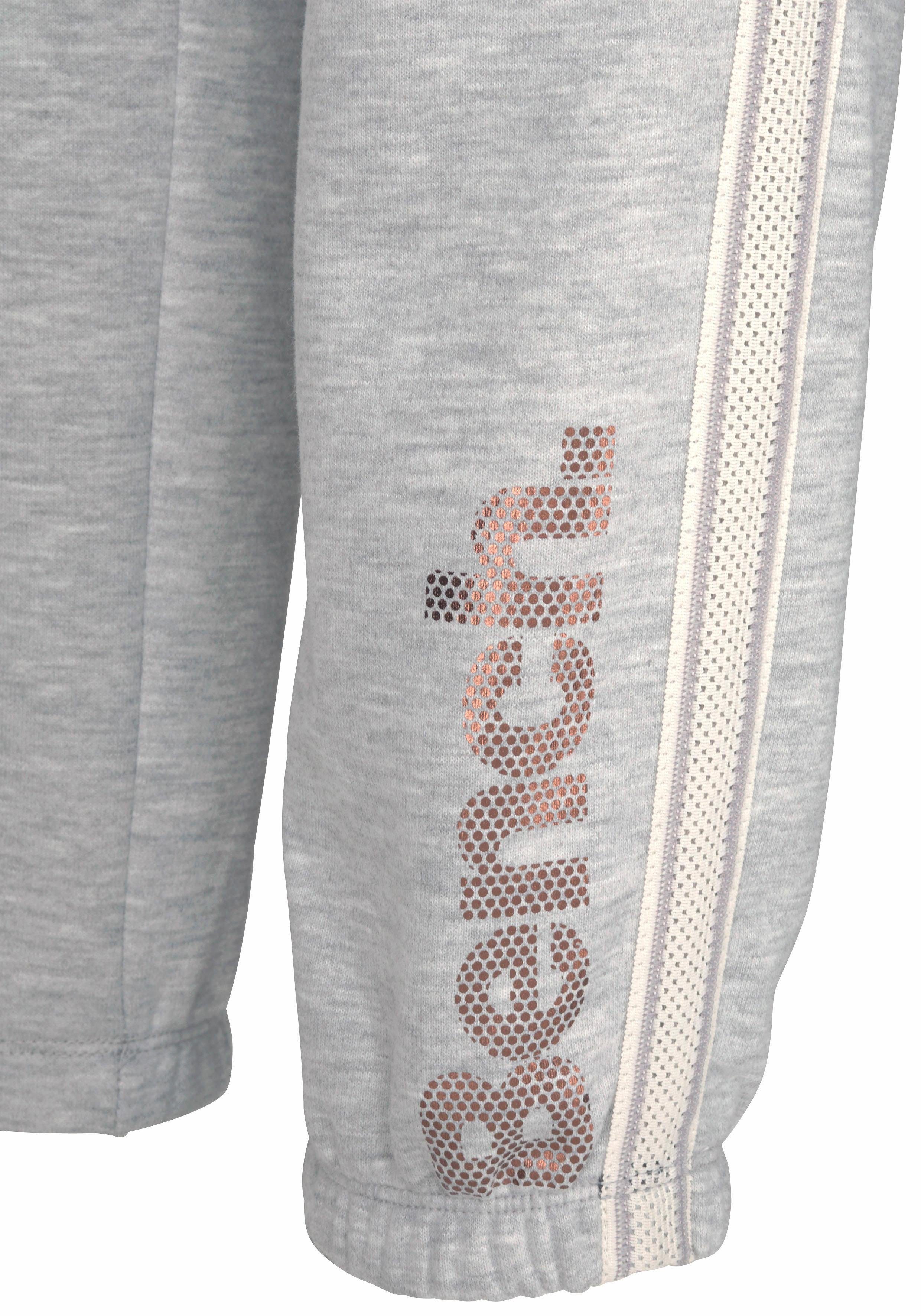 Bench. Relaxhose mit gestreiftem Bund und Glanzprint, Loungewear, Loungeanzug