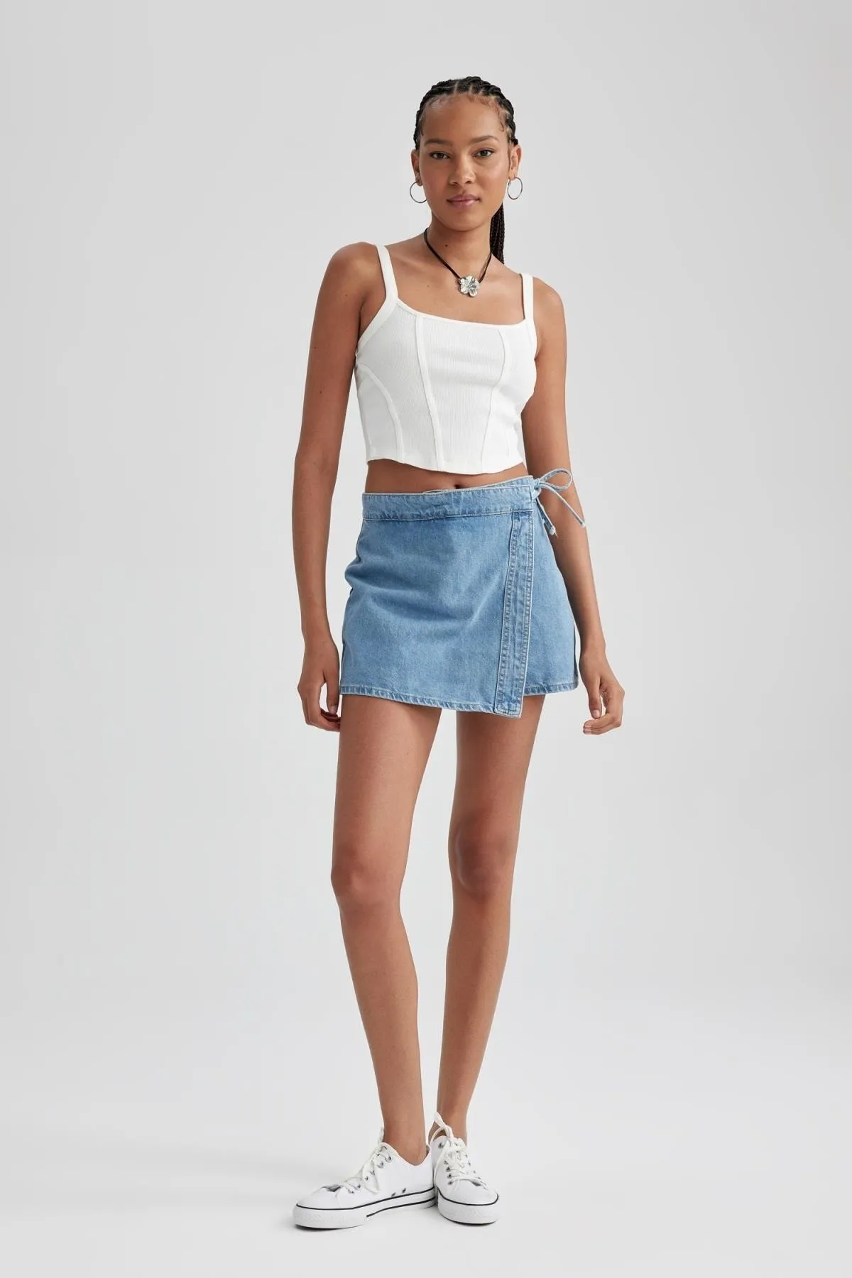 DeFacto  Jeans-Minishortsrock mit normaler Taille B2483ax23hs