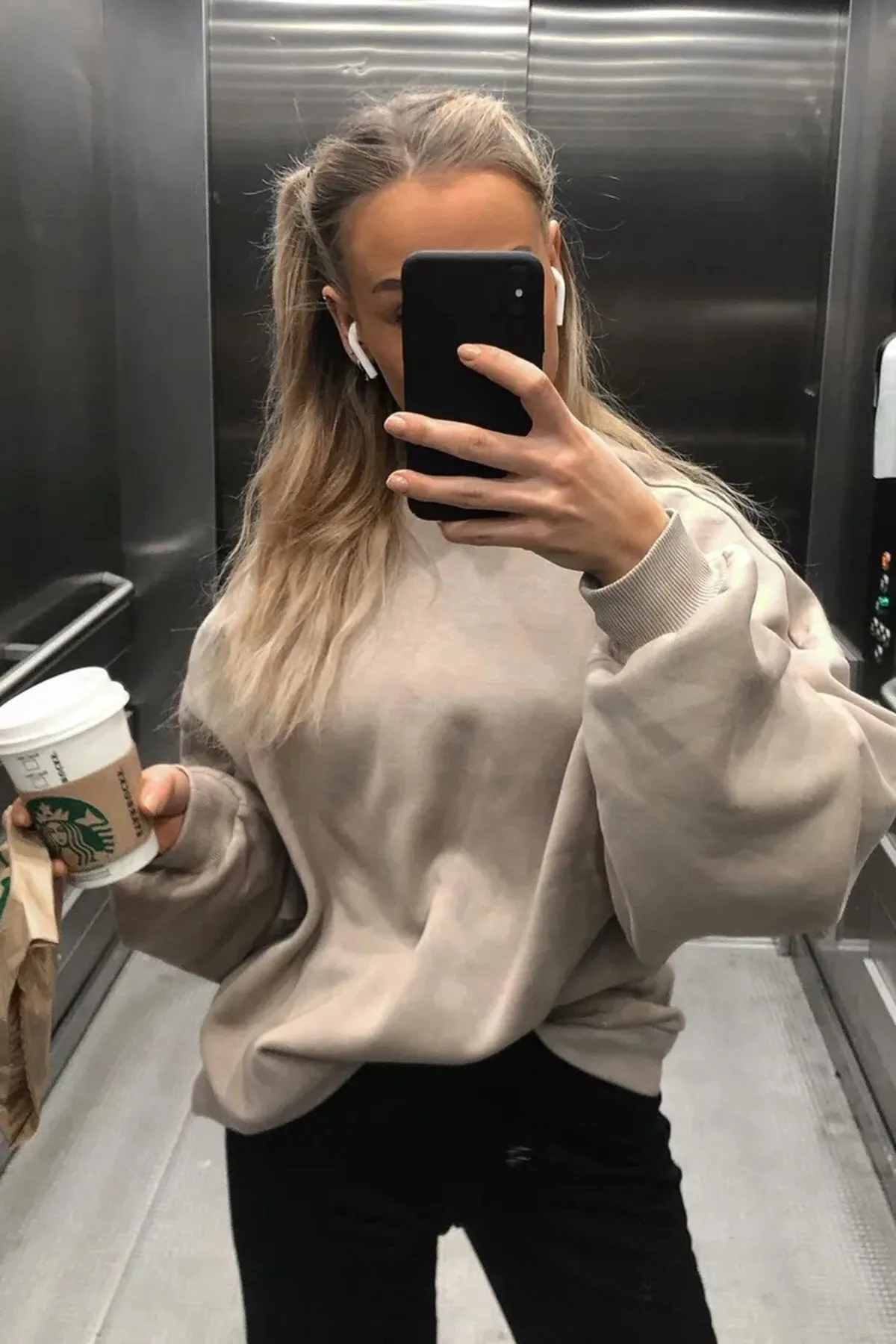 Madmext  Beigefarbenes Basic-Sweatshirt mit Rundhalsausschnitt Mg1559