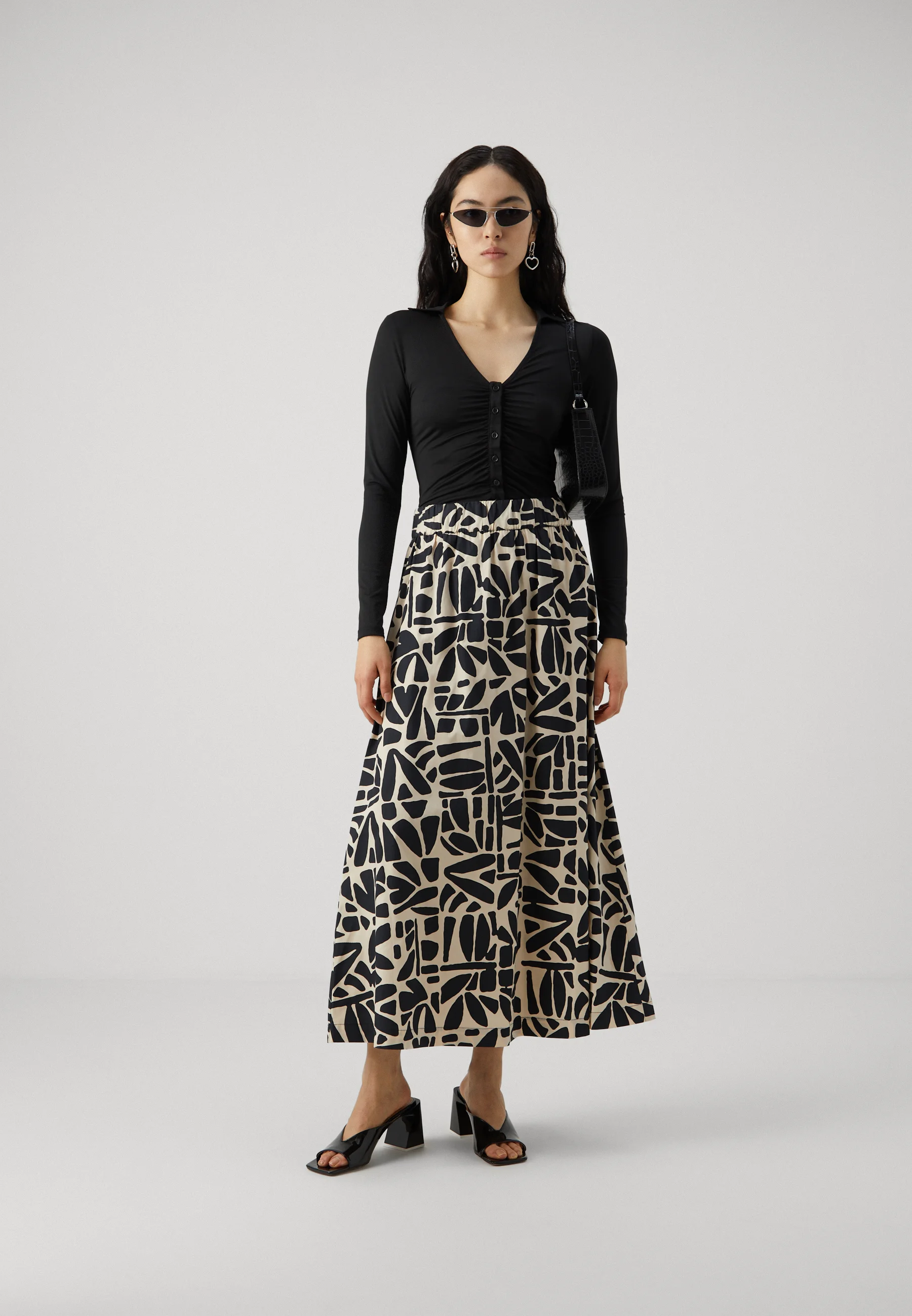 ONLY Tall ONLTOMIA BERRY FALDA LARGA CON ESTAMPADO - Falda plisada
