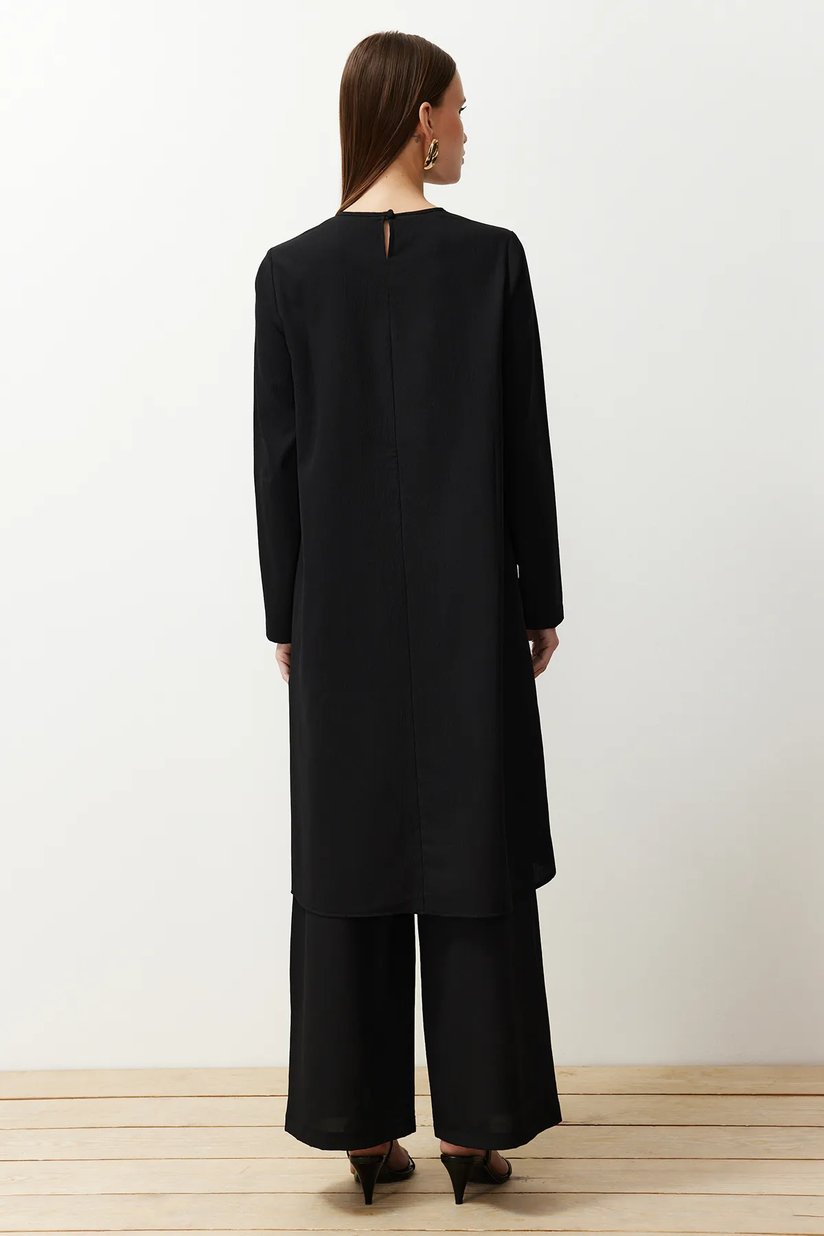 Trendyol Modest  Schwarzes asymmetrisches gewebtes Tunika-Hosen-Oberteil und Unterteil-Set TCTSS24US00074