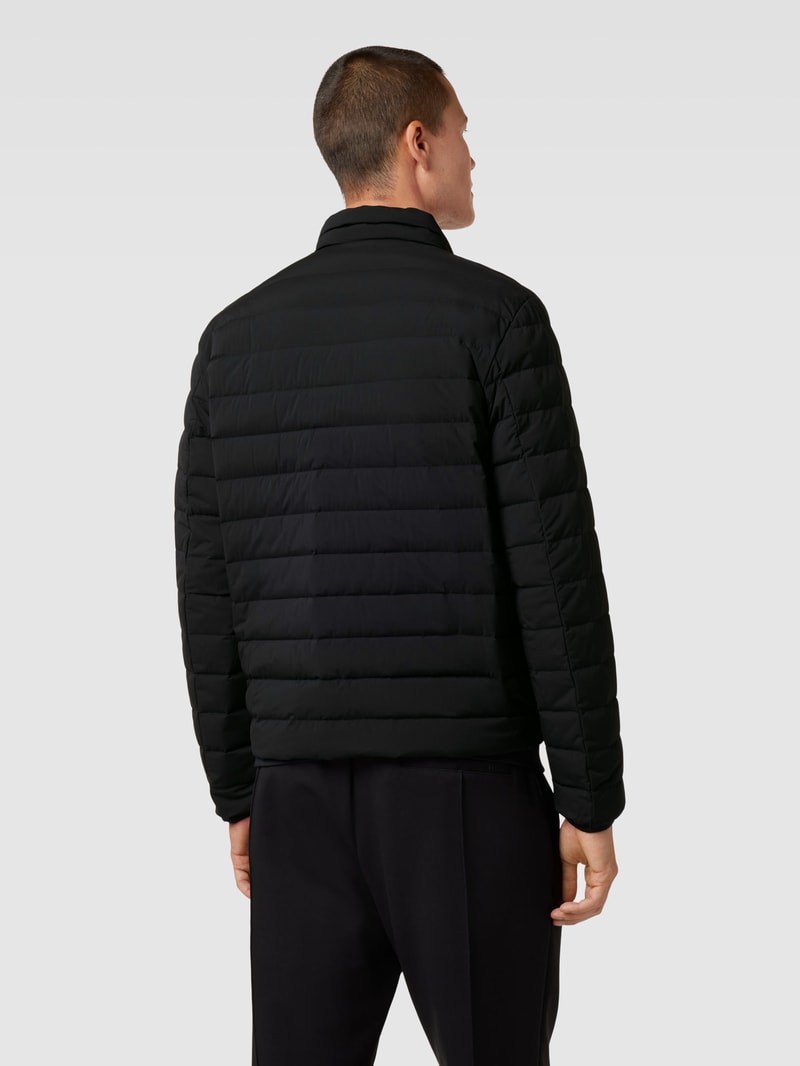 Daunenjacke mit Stehkragen in schwarz