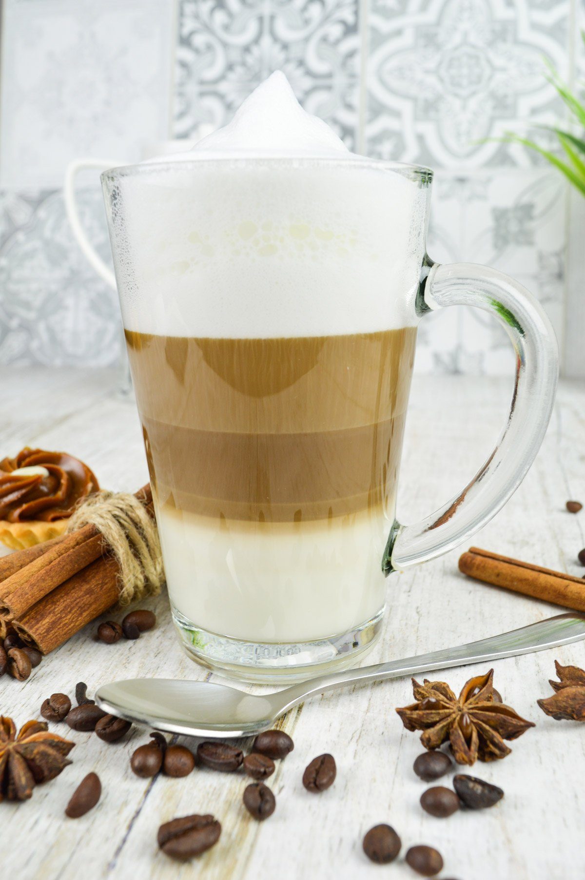 Sendez Latte-Macchiato-Glas 6 Latte Macchiato Gläser 300 ml mit Henkel und 6 Edelstahl-Löffel GRATIS, Glas