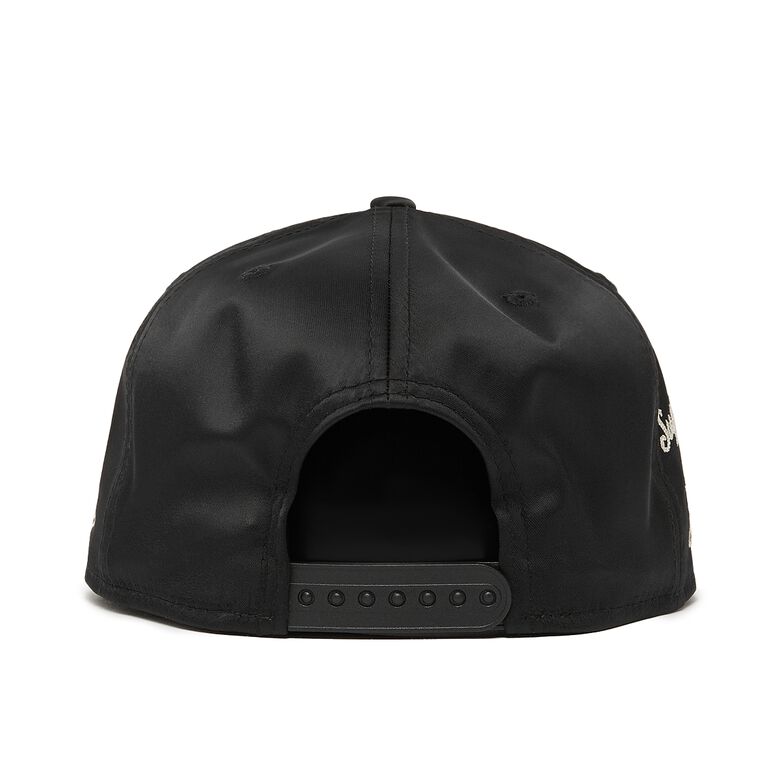 New Era Satin Script 18603 Las Vegas Raiders schwarz