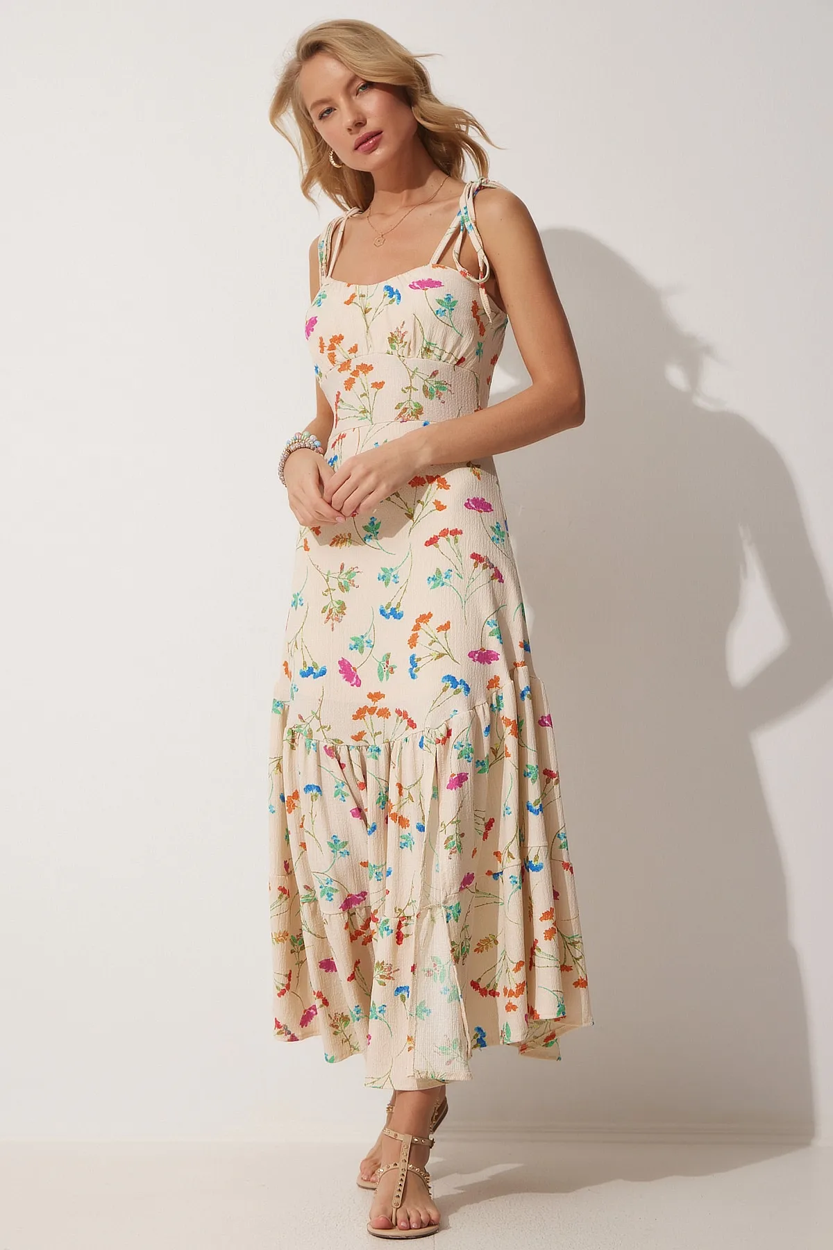 Happiness İstanbul  Damen-Sommer-Strickkleid mit cremefarbenen Trägern und Blumenmuster FF00120