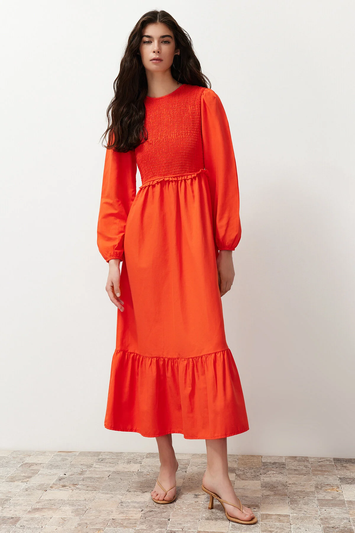 Trendyol Modest  Orange gefüttertes, schlicht gewebtes Chambre-Hijab-Kleid TCTAW22EB0109