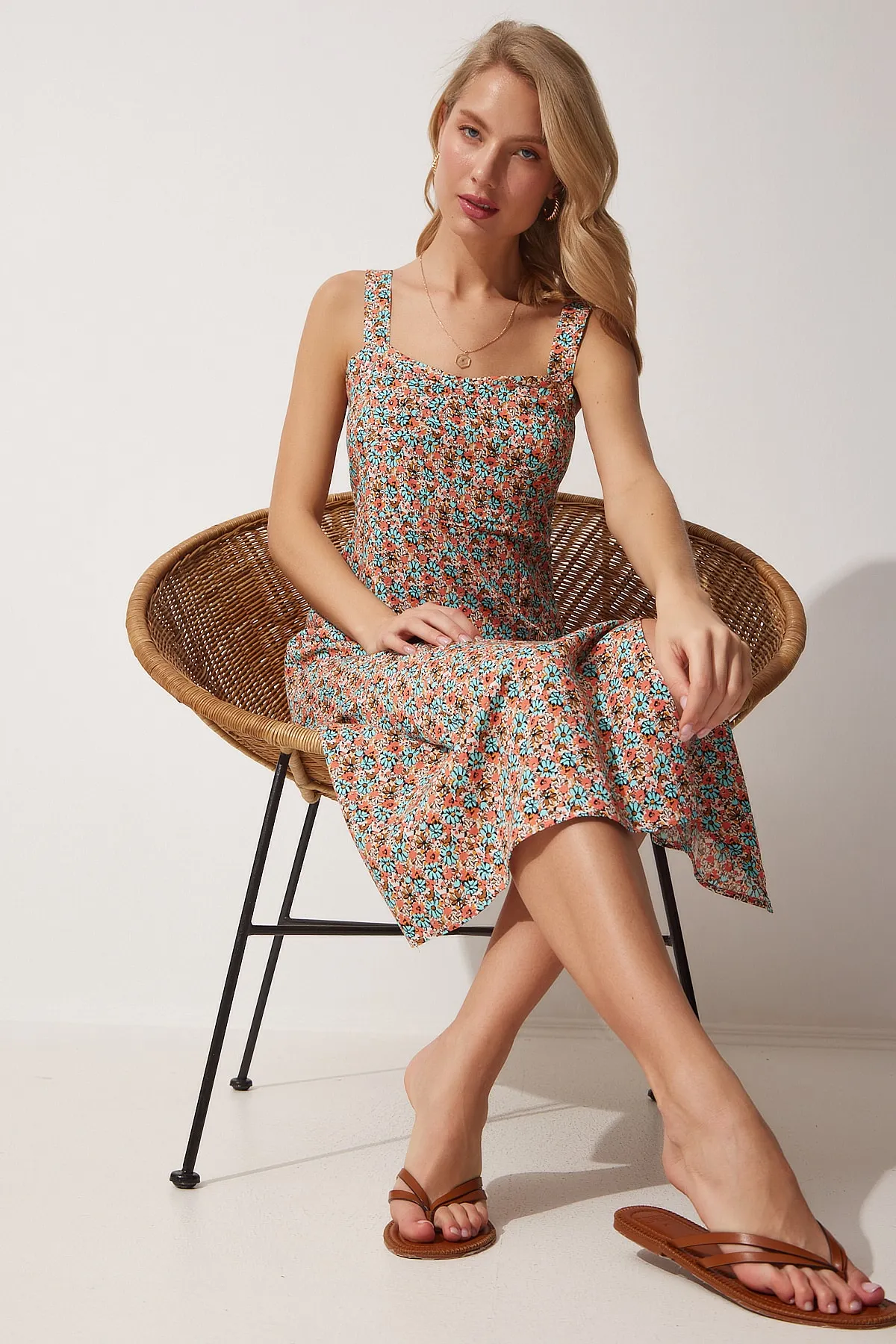 Happiness İstanbul  Damen-Sommerkleid aus ziegelblauer Viskose mit quadratischem Kragen und Blumenmuster DD01208