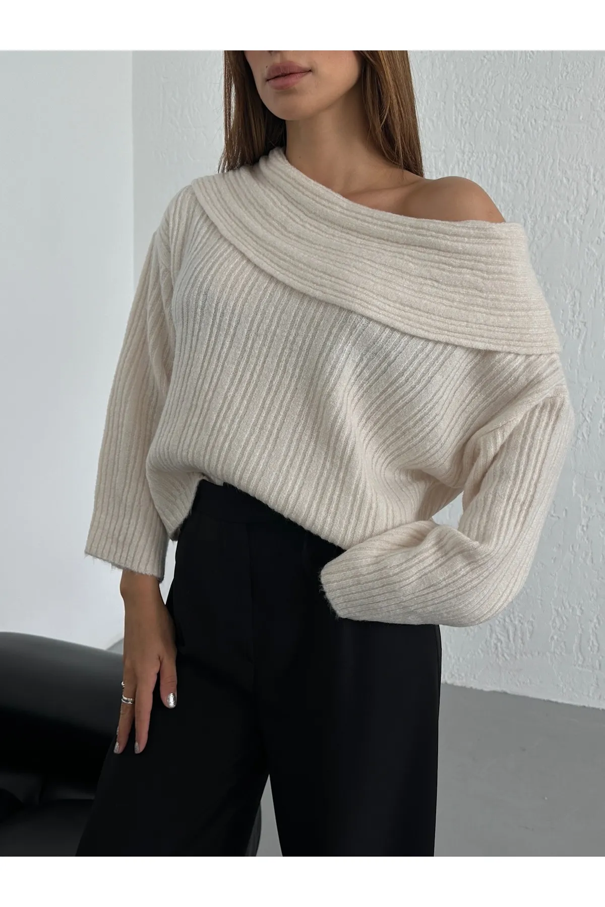 Laluvia  Cremefarbener, gerippter Pullover mit U-Ausschnitt